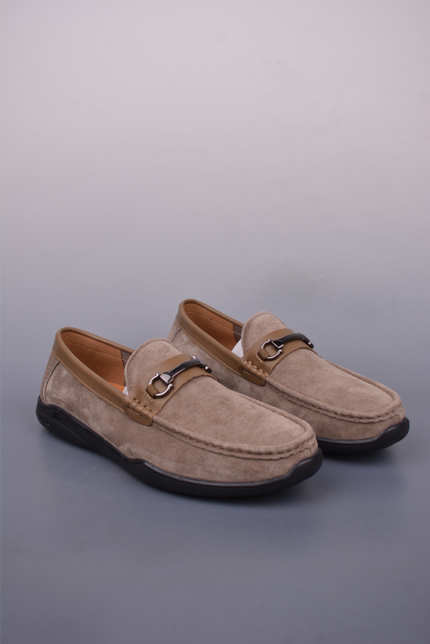 GUCCI new men's shoes business casual loafers Taupe