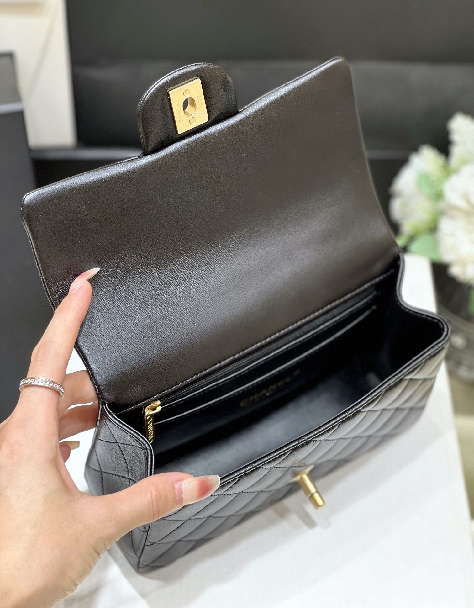 Chanel 22b autumn and winter new preview series cf mini handle AS2431