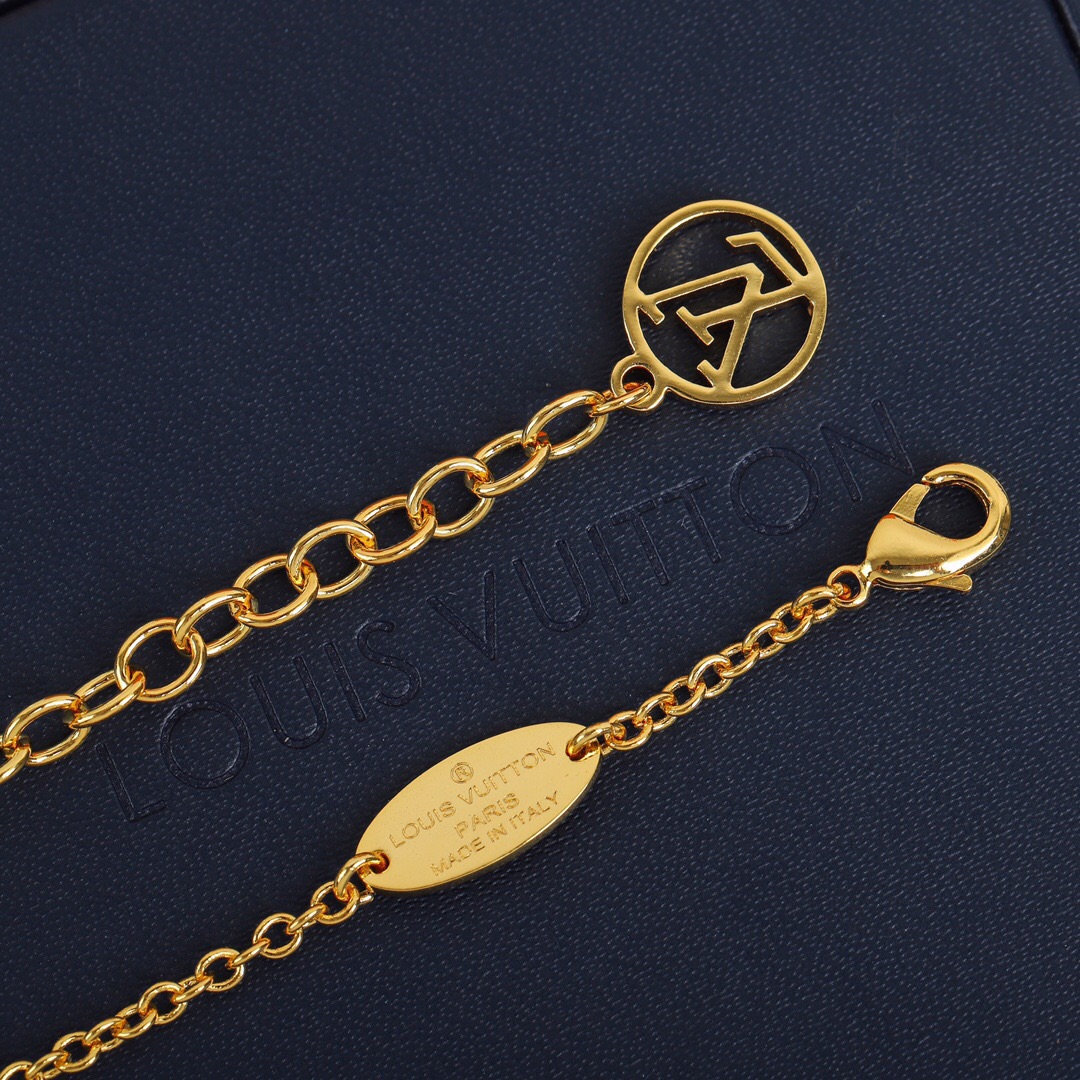 Louis Vuitton V necklace
