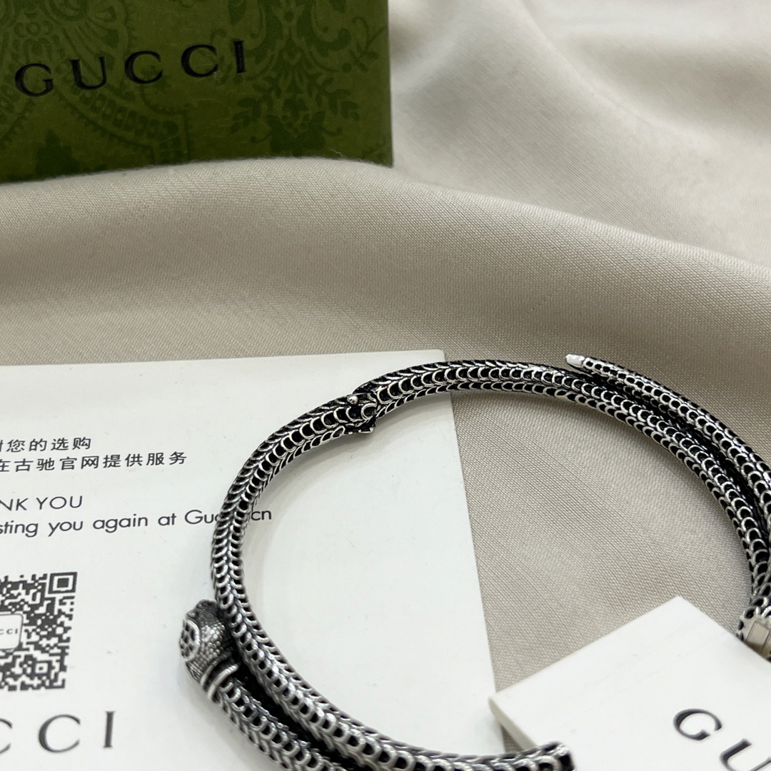 Gucci snake shape vintage bracelet