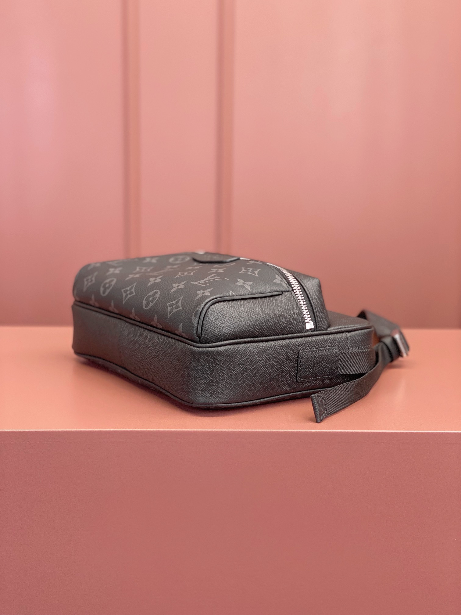 Louis Vuitton OUTDOOR Messenger Bag M30233
