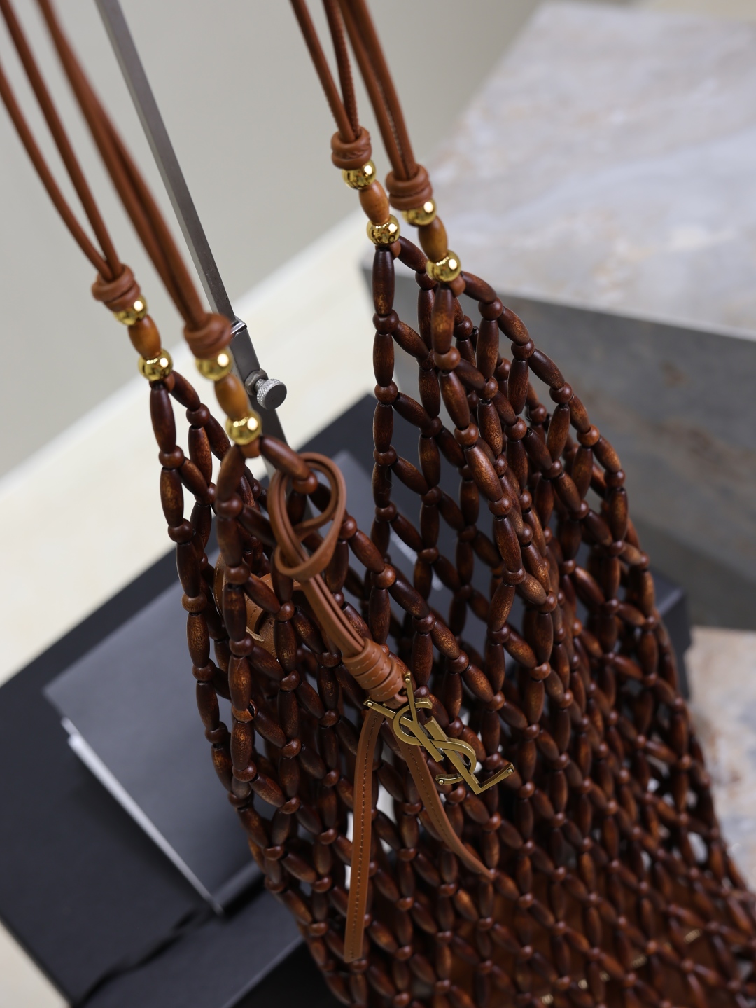 Yves Saint Laurent Bucket Sule bag hand-woven bag 821911