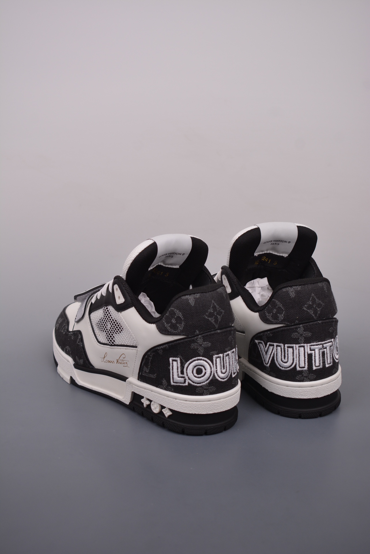 Louis Vuitton Trainer Sneaker Low Black and White Signature 1A9ZG9