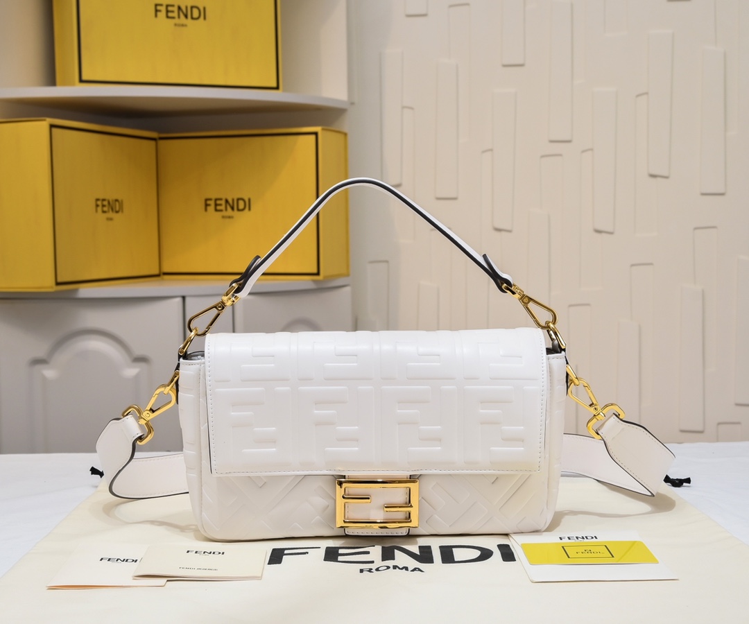 FENDI BAGUETTE handbag 6608