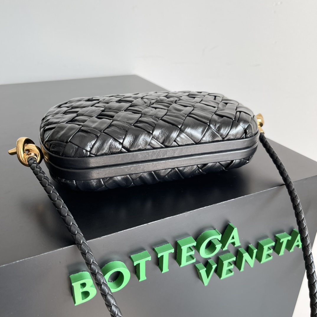 Bottega Veneta Knot woven evening bag 717623