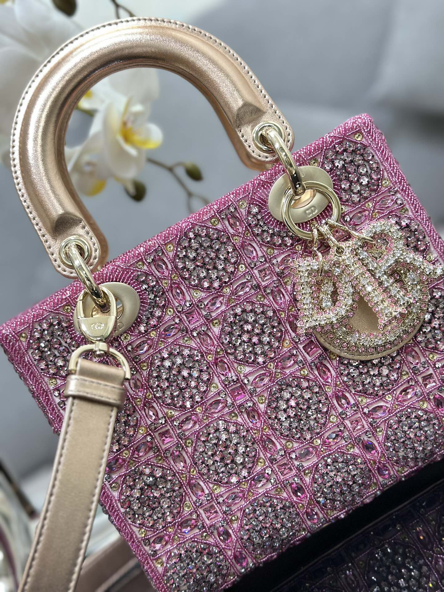 Dior Lady four-grid embroidery rhinestone pink M0538