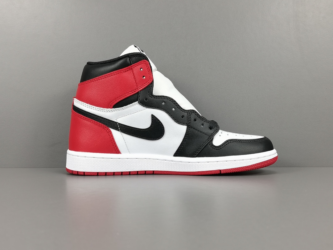 Air Jordan 1 Retro High OGBlack Toe555088-125
