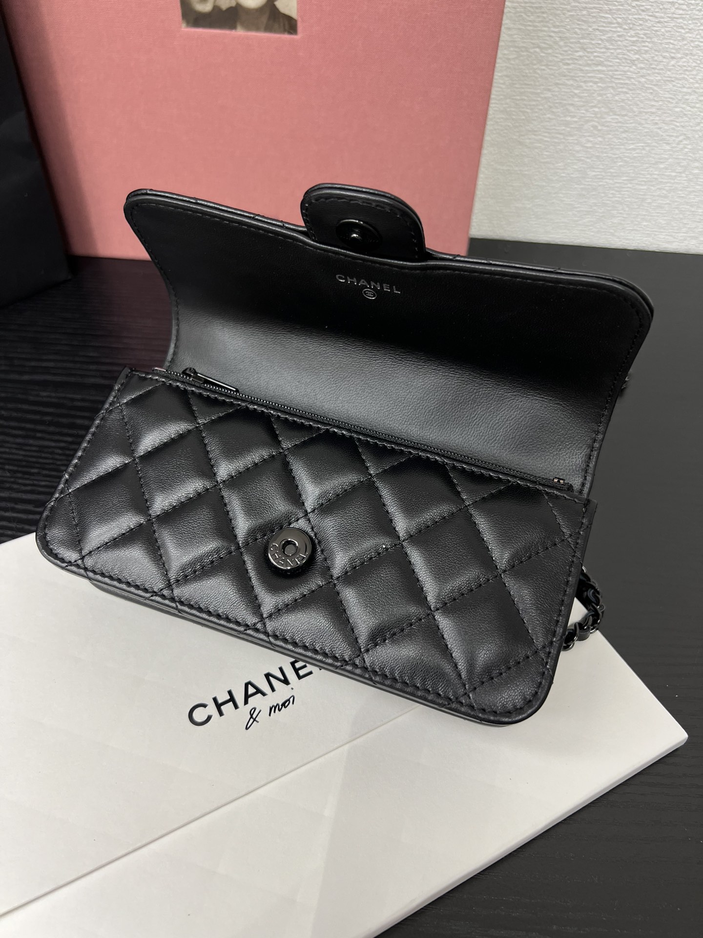 Chanel 24A Tote Box Bag AP3226