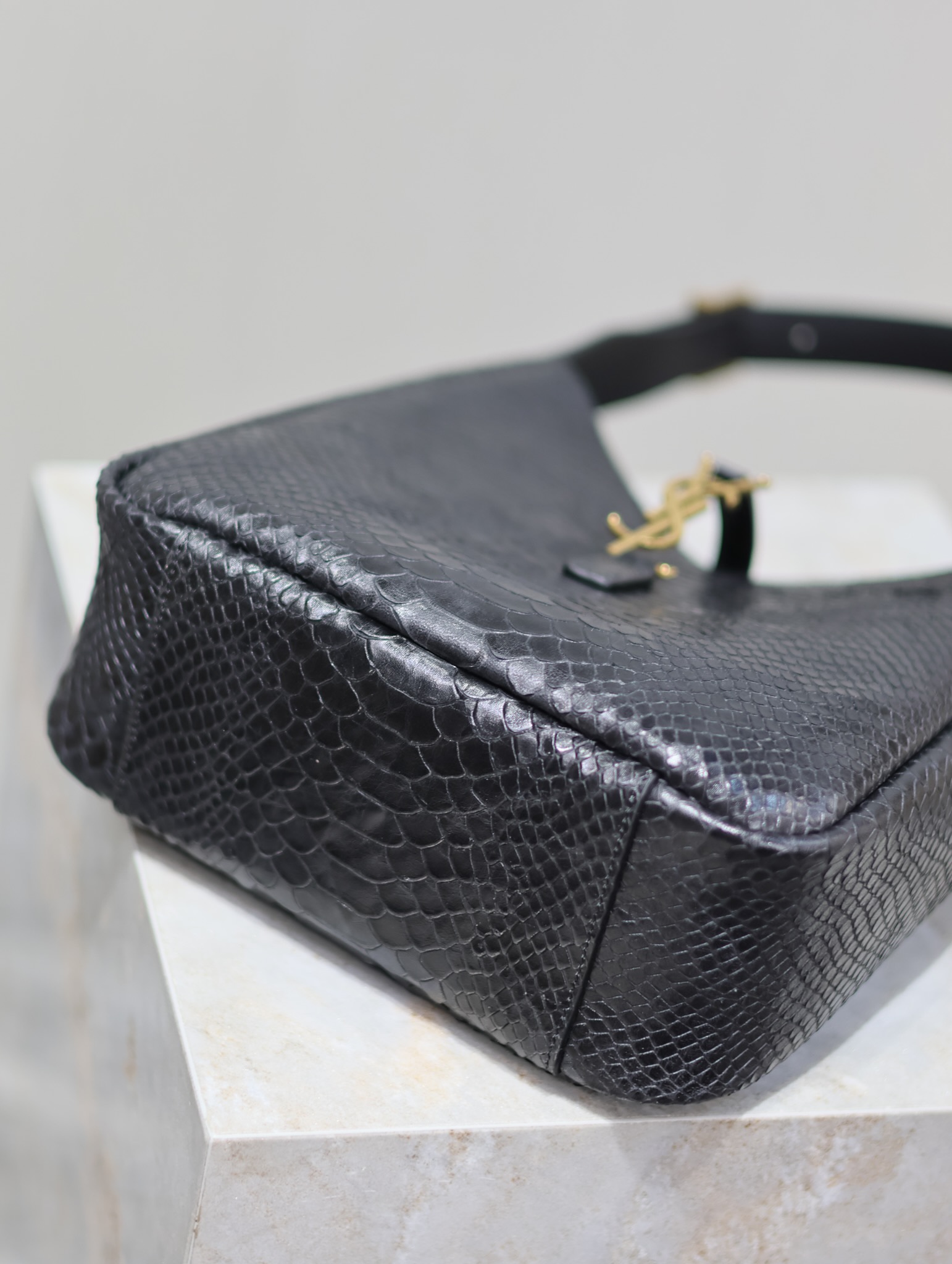 Yves Saint Laurent LE 5A7 Underarm Bag 713938