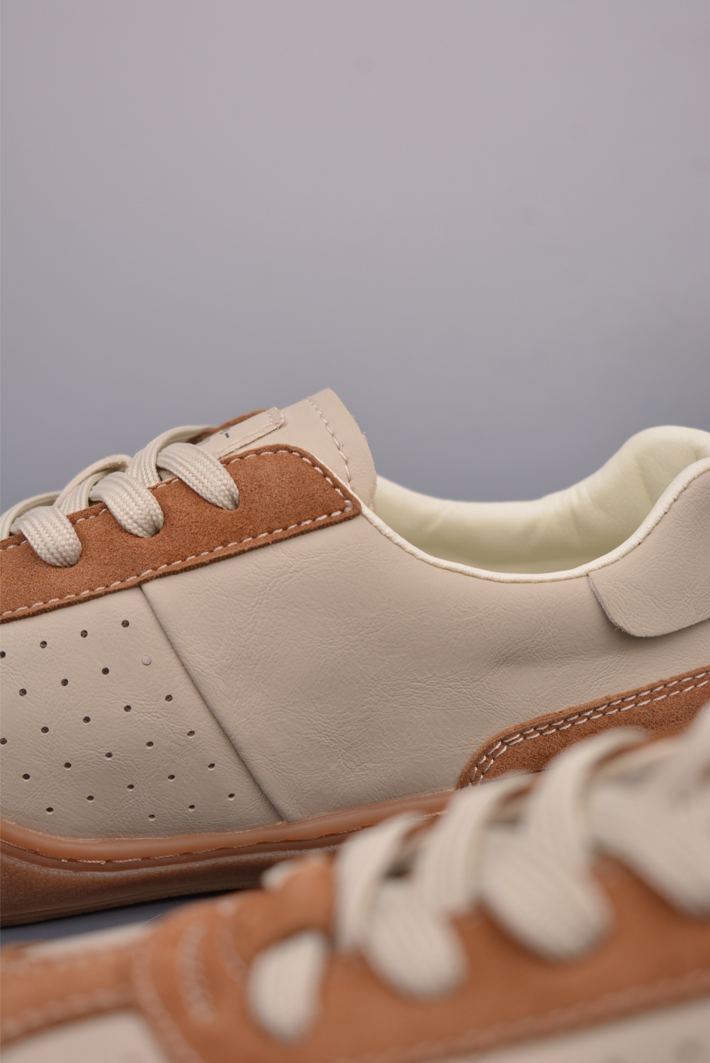 GUCCI T-head Dexun sports shoes brown and white