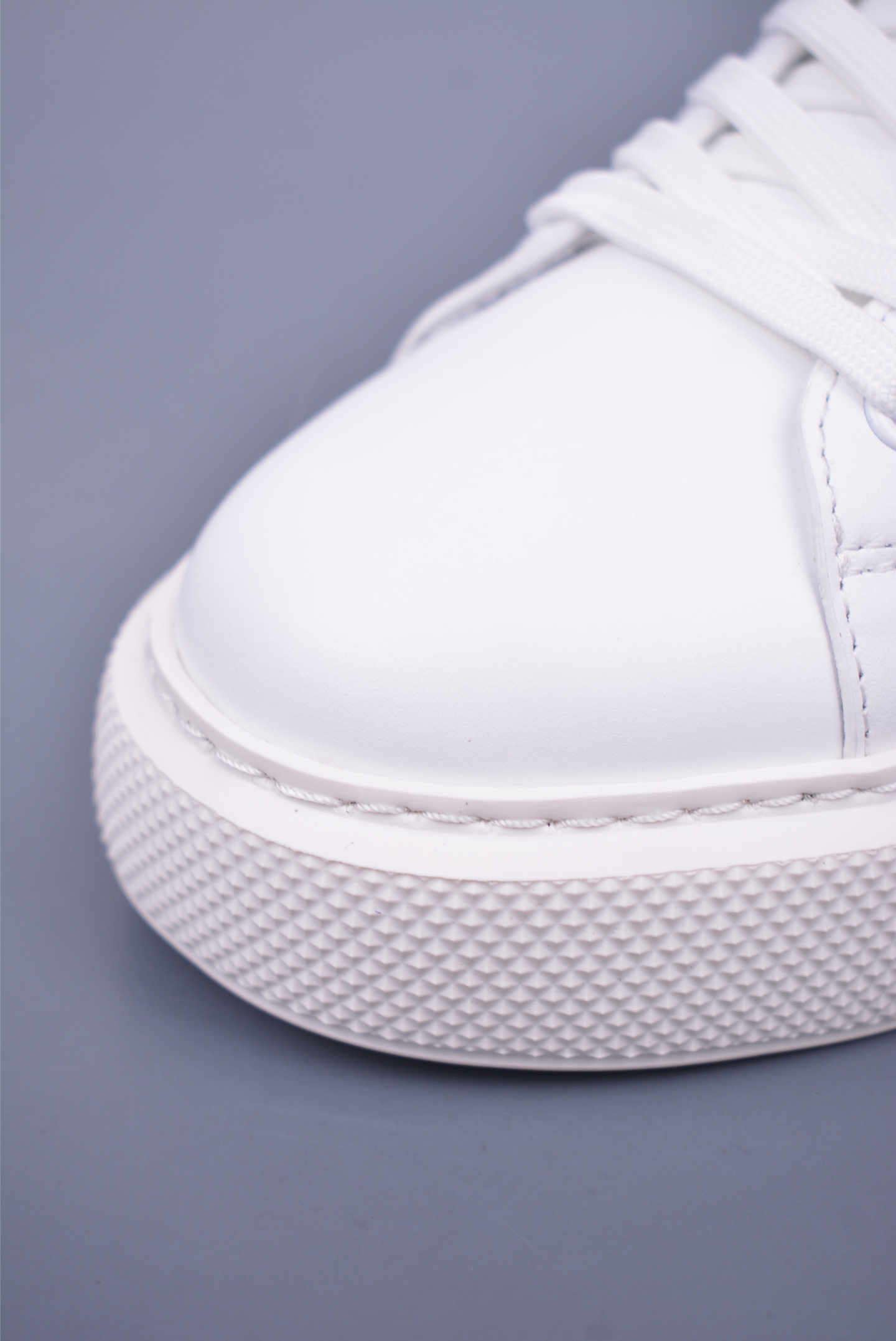 Prada low-top casual sneakers black and white AJ17392118