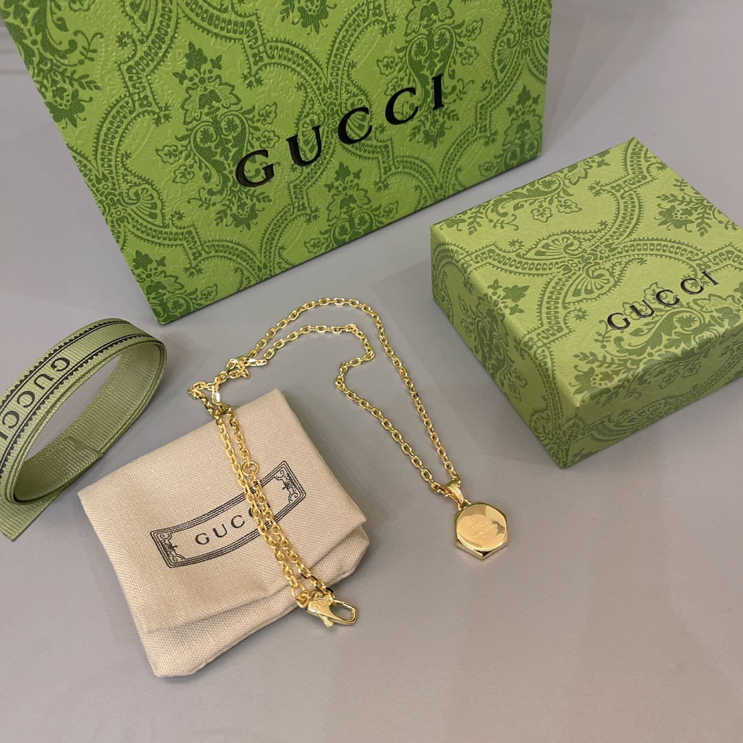 Gucci gold nut necklace