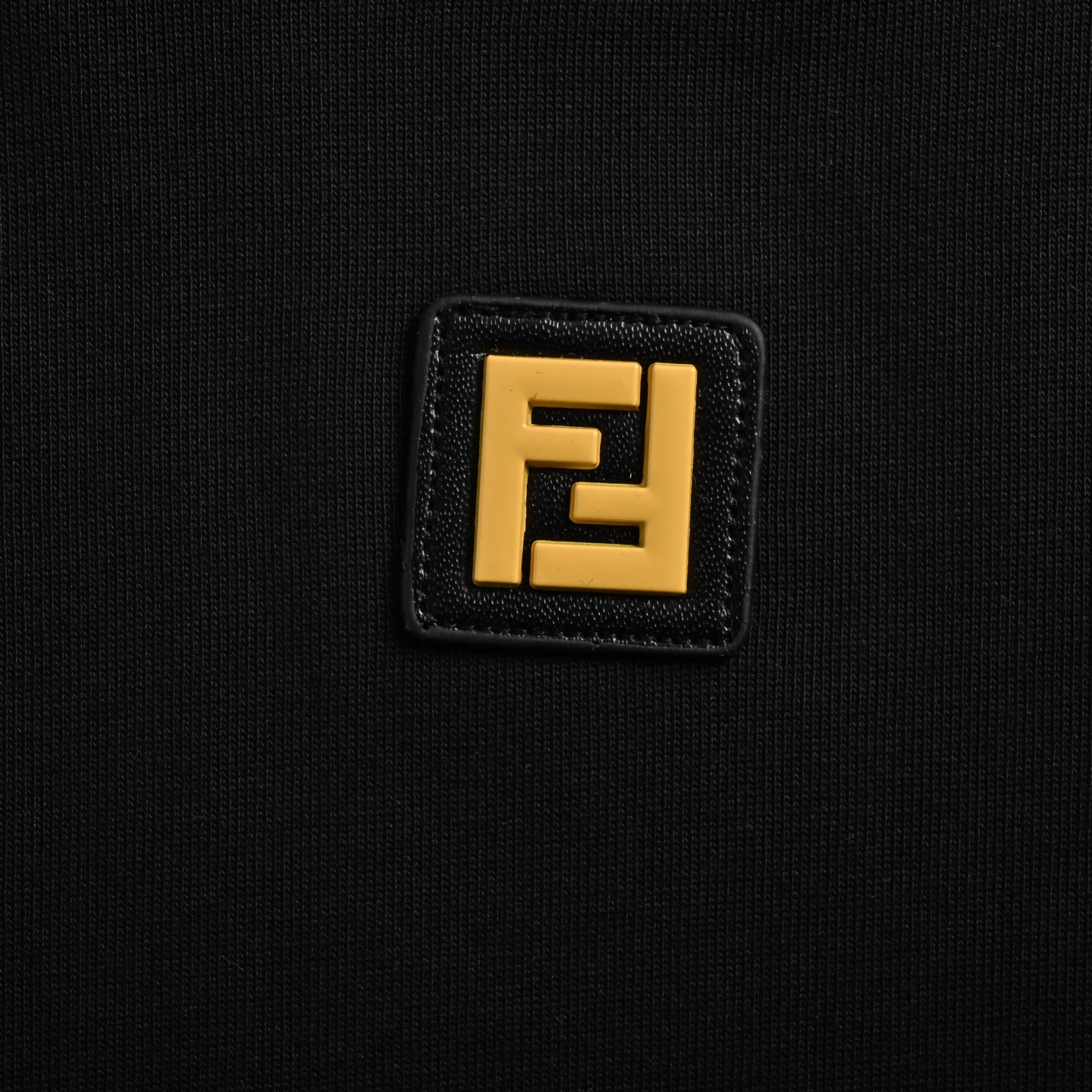 Fendi 25ss short sleeves with FF metal logo on the neckline