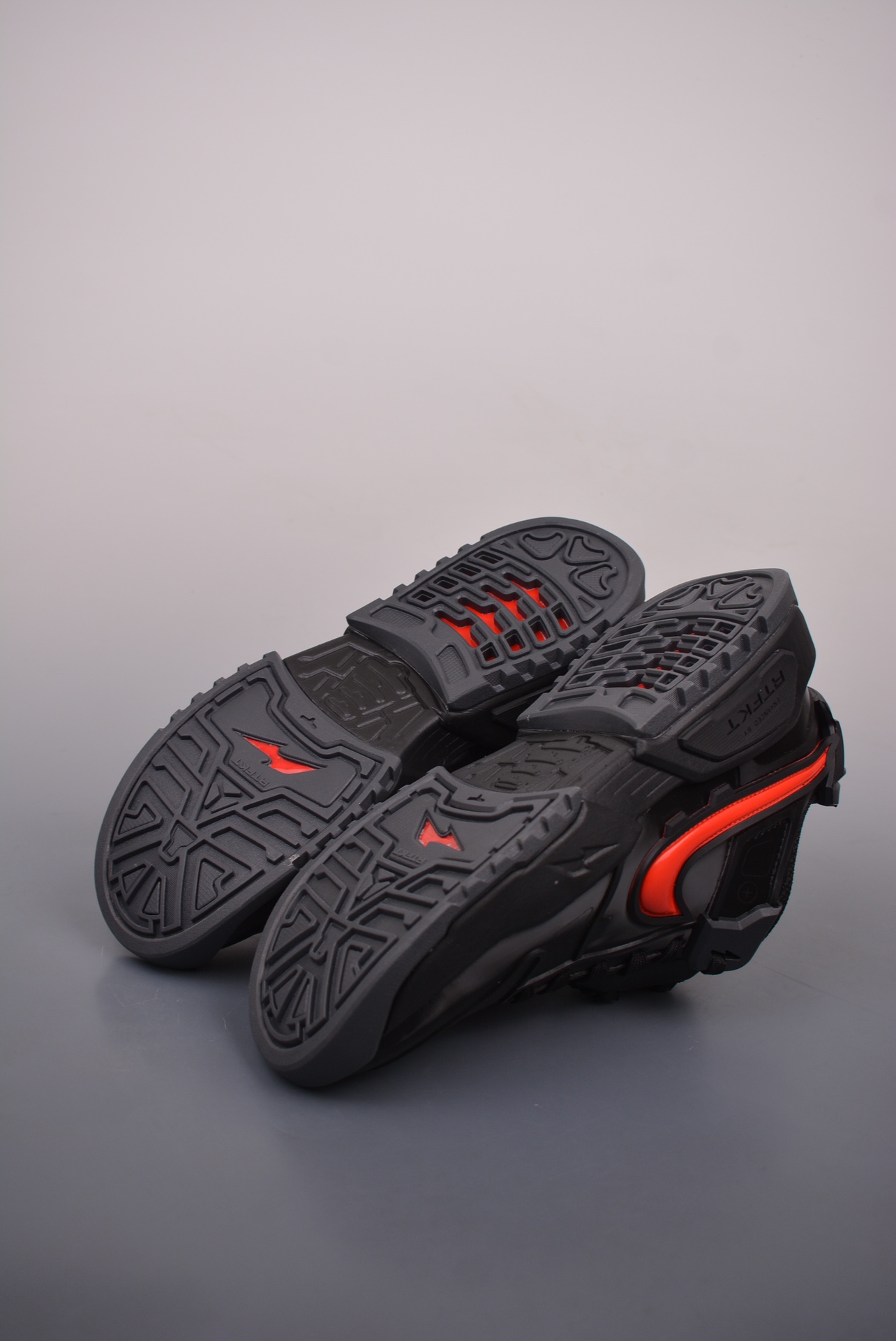 Studios x Nike Dunk Genesis Low Edition of 5849 black and red HF0438-001