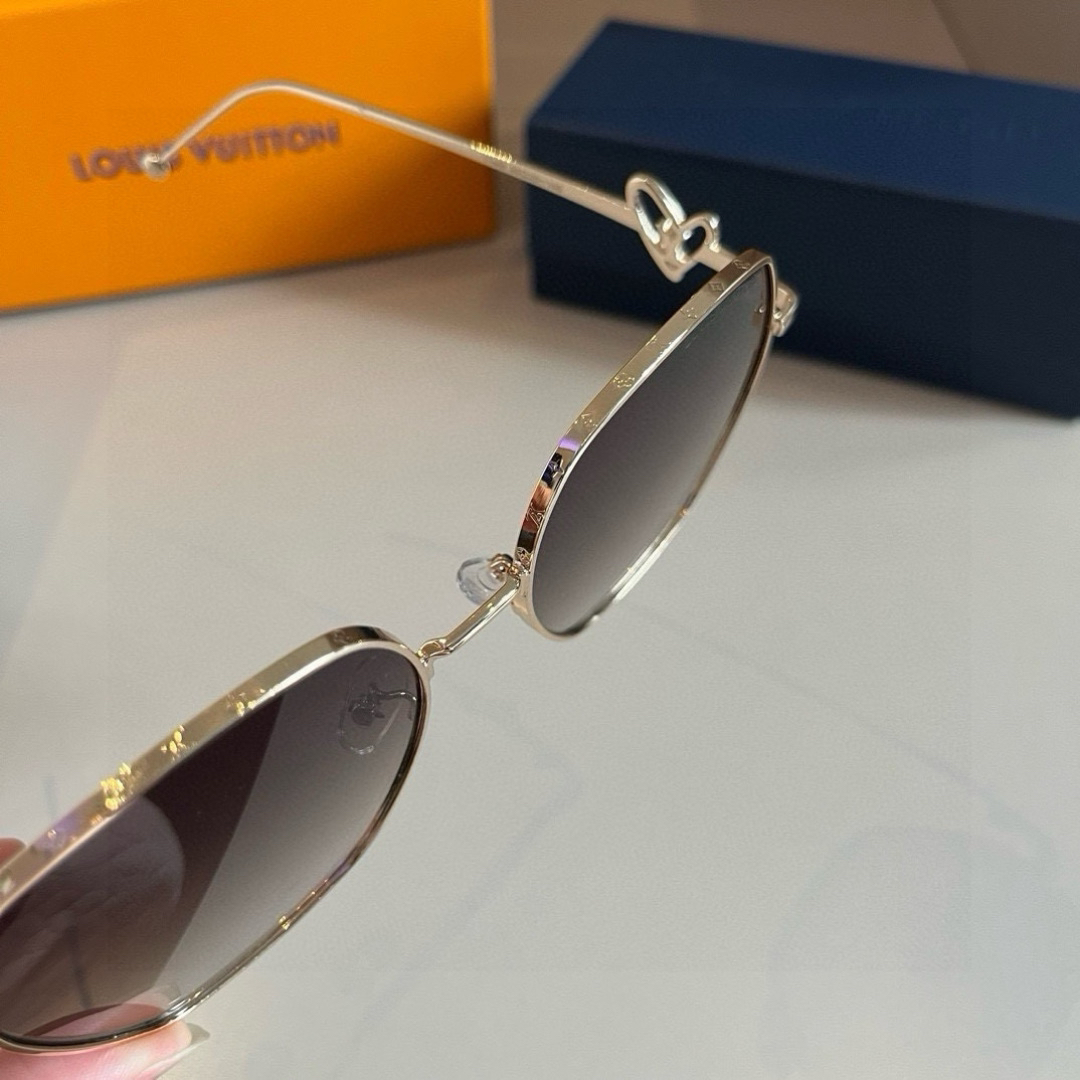 Louis Vuitton round-frame sunglasses