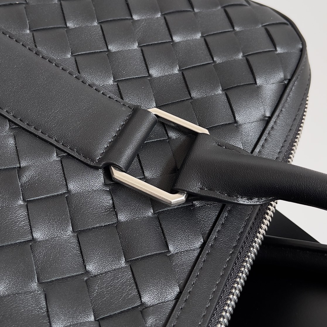 Bottega Veneta Men's Briefcase 690702