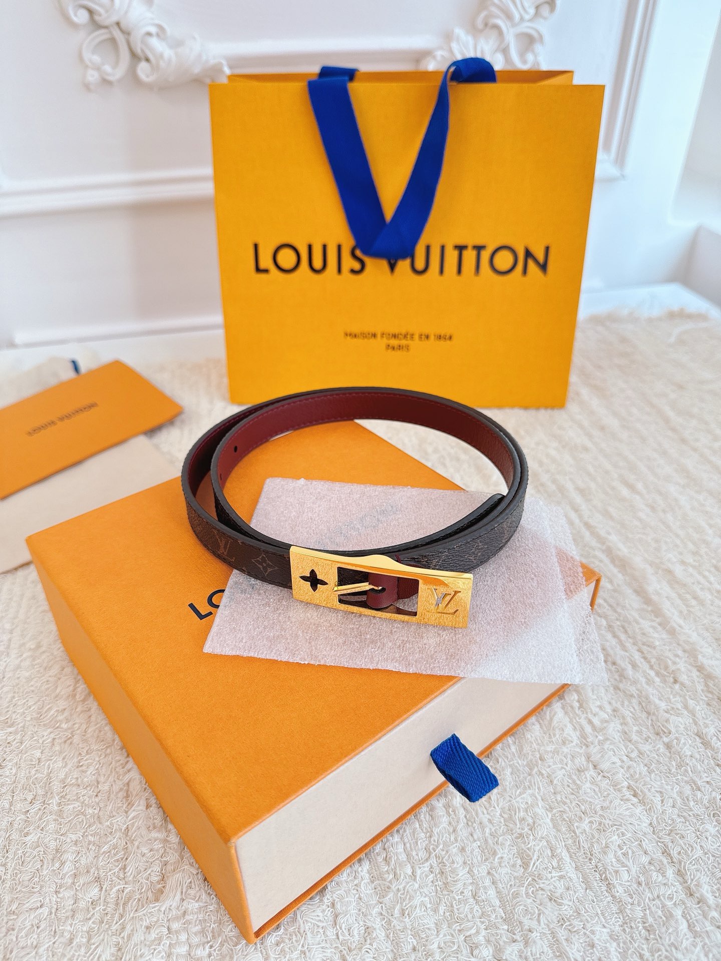 Louis Vuitton double-faced leather women's belt with monogram pattern, 1.8cm wide