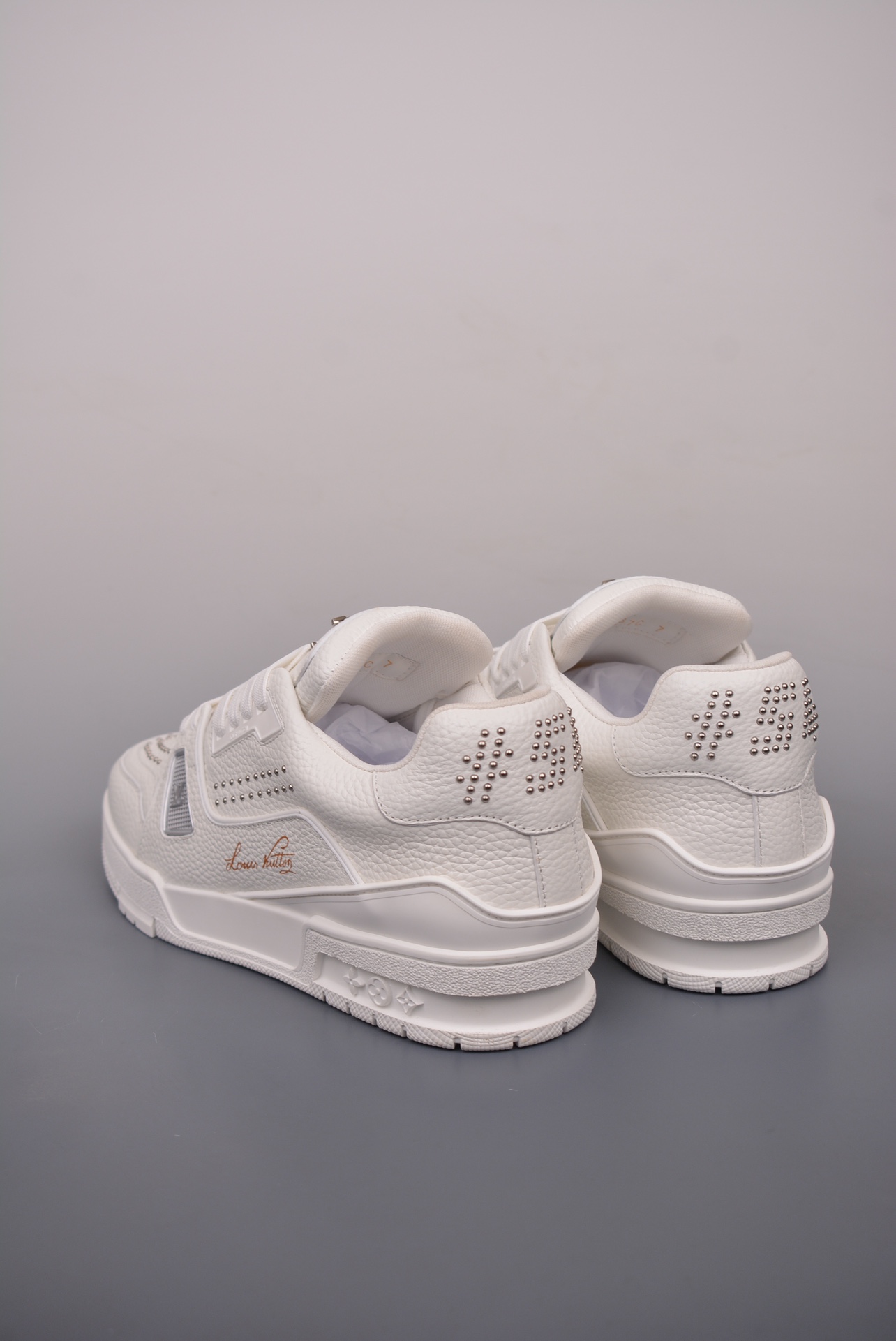 2021 Louis Vuitton Trainer Rivet White