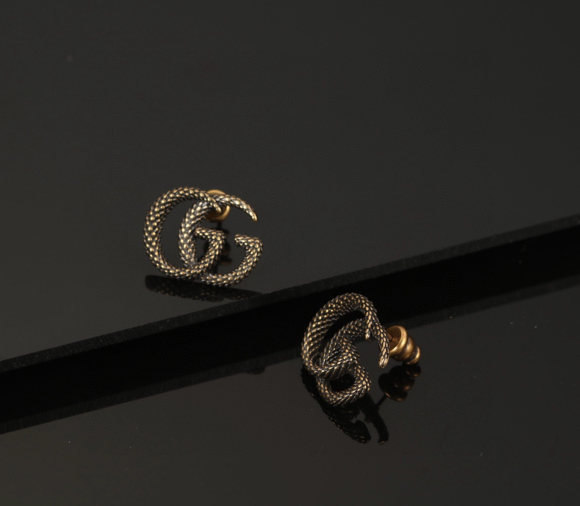 GUCCi classic letter earrings