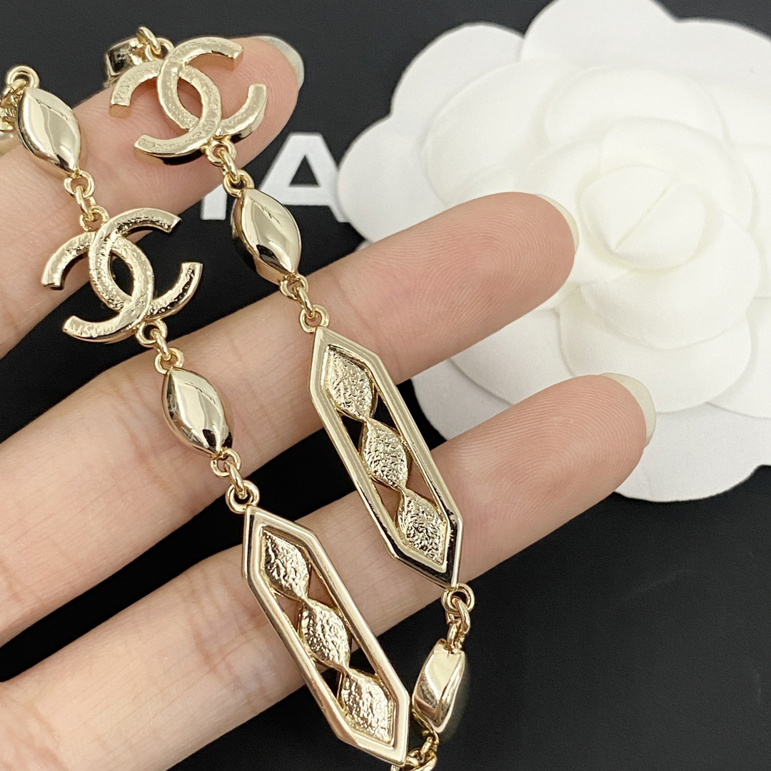 CHAN 24 light gold inlaid short chain choker