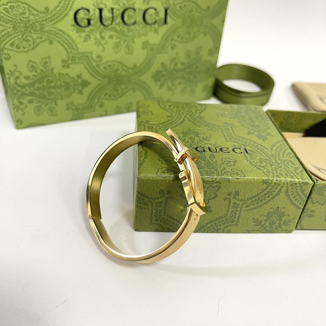 Gucci gold leather bracelet