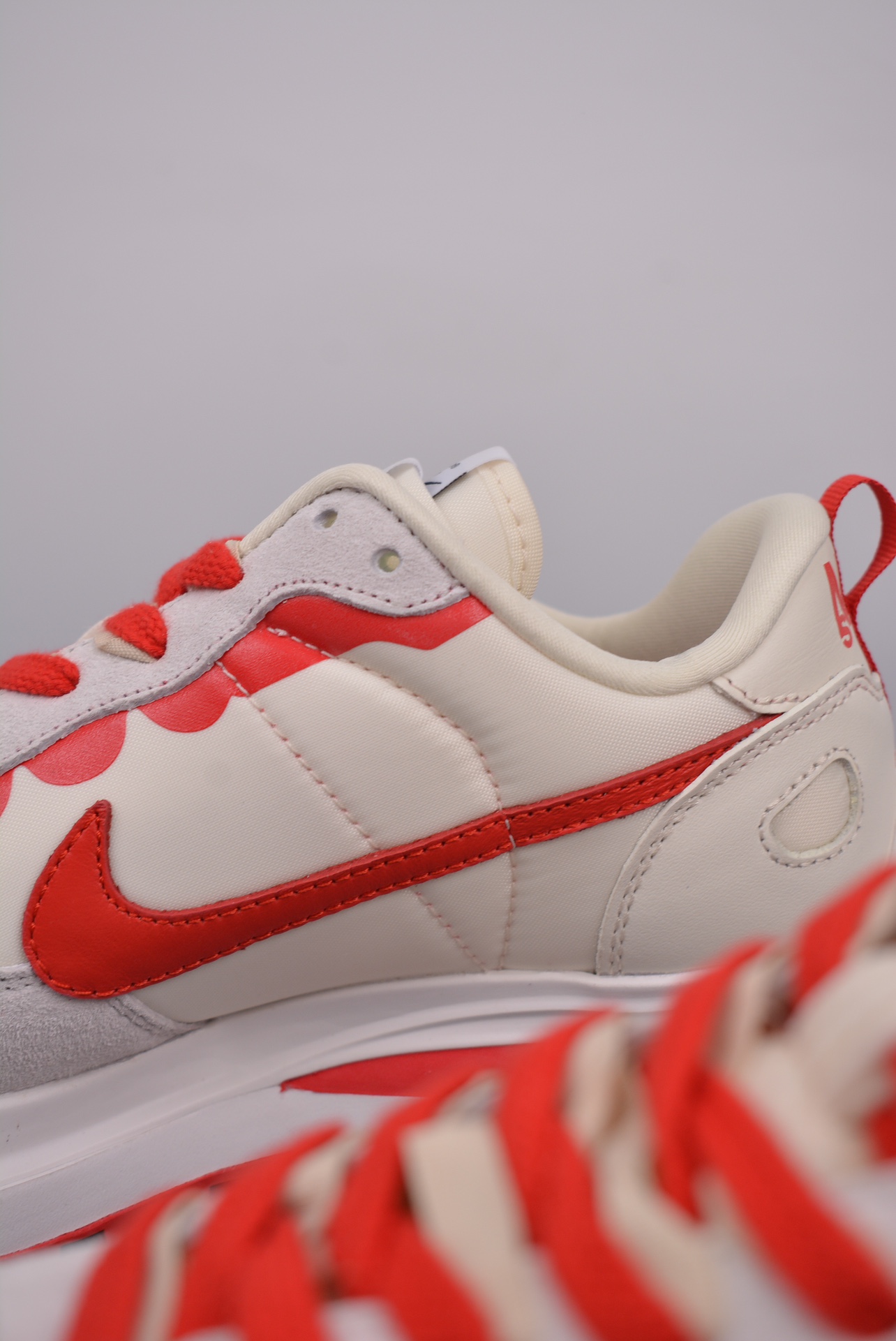 Sacai x Nike VaporWaffle 3.0 Beige University Red DD1875-110