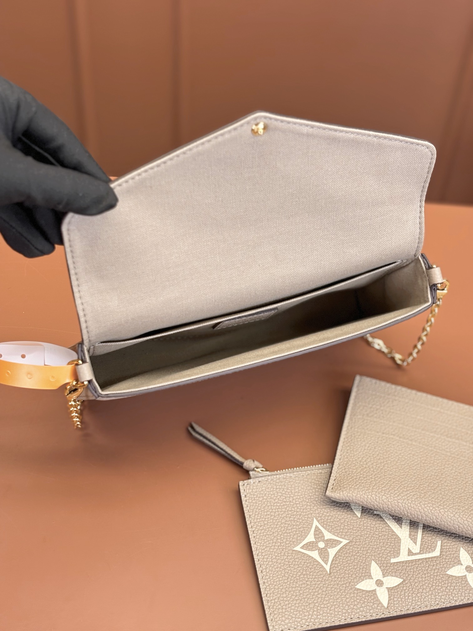 Louis Vuitton POCHETTE FÉLICIE Chain Bag M82610