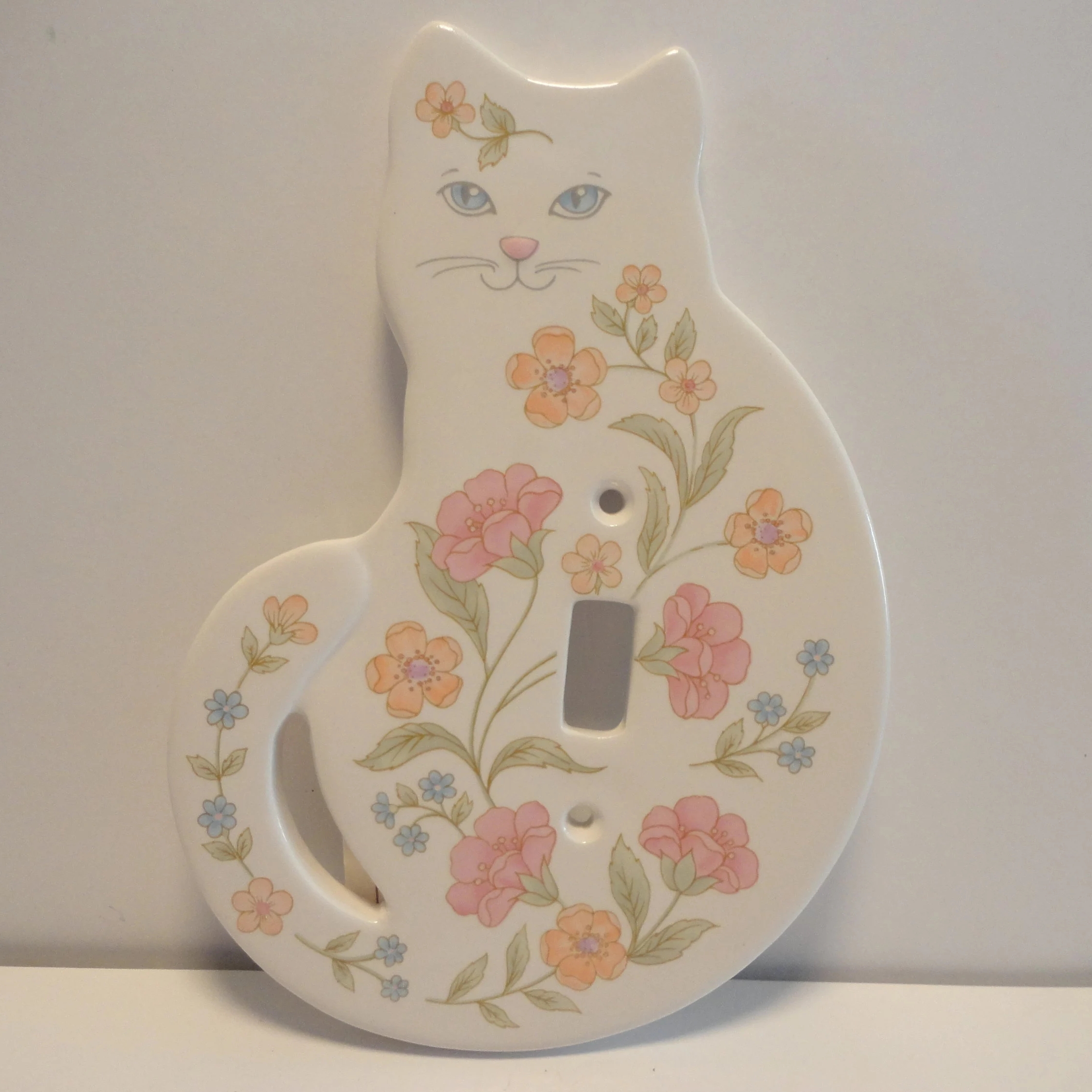 💗🎁 Mother's Day Gift - Vintage Ceramic Cat Light Switch Cover – 1980s Pastel Home Decor