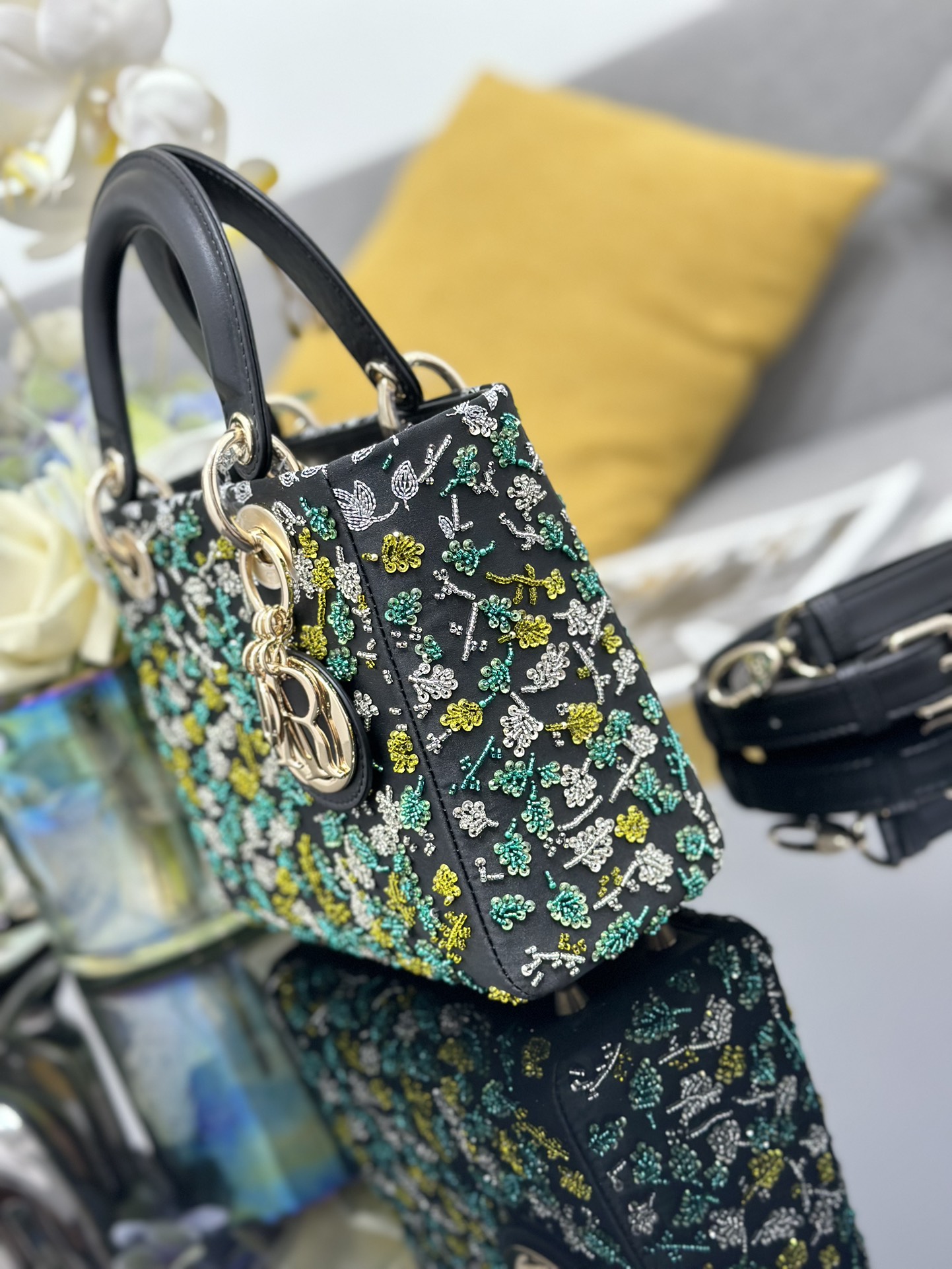 Dior Lady four-grid embroidered leaf beads Princess Diana bag M0538