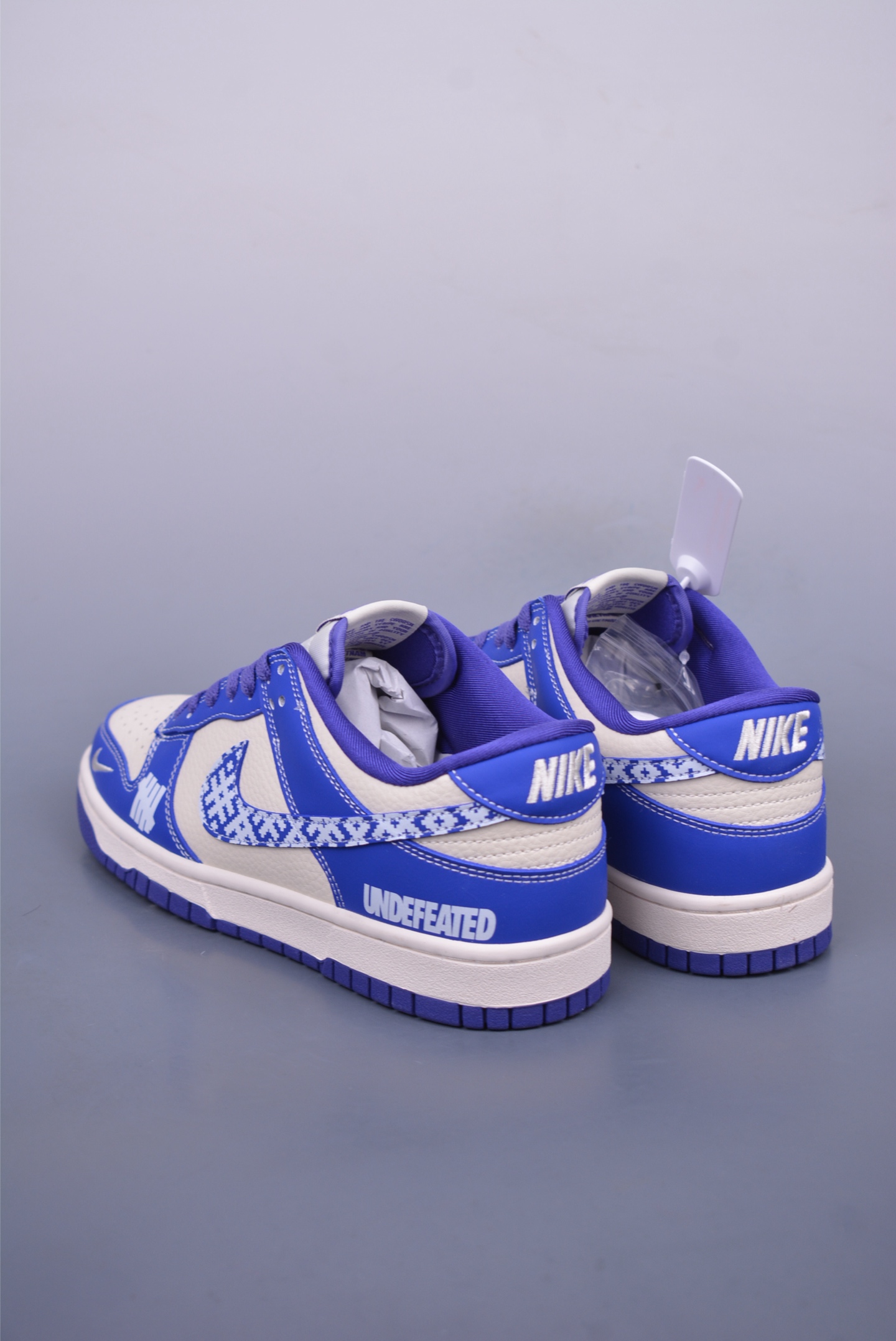 UN x Nike SB Dunk Low sneakers Blue and White KK1333-045