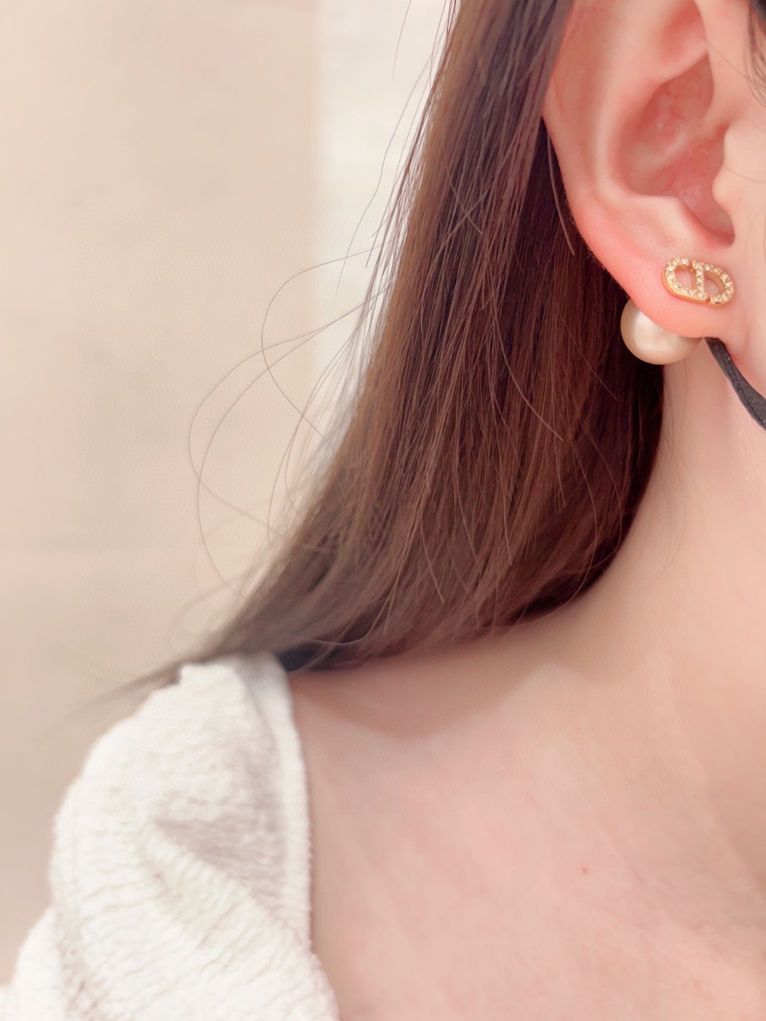Dior CD letter pearl earrings