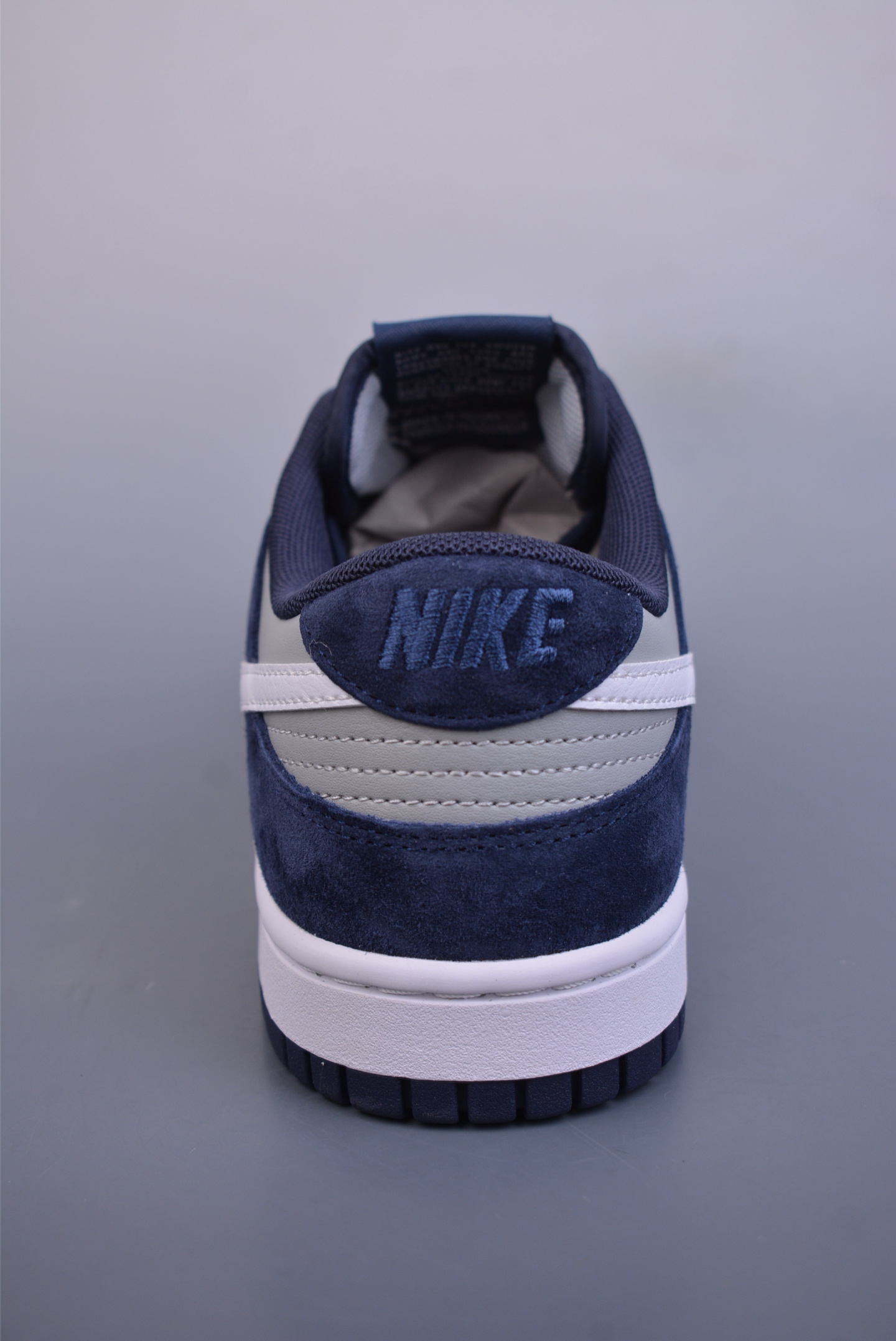 Nike SB Dunk Low Sneakers Navy Blue Grey IB3079-400