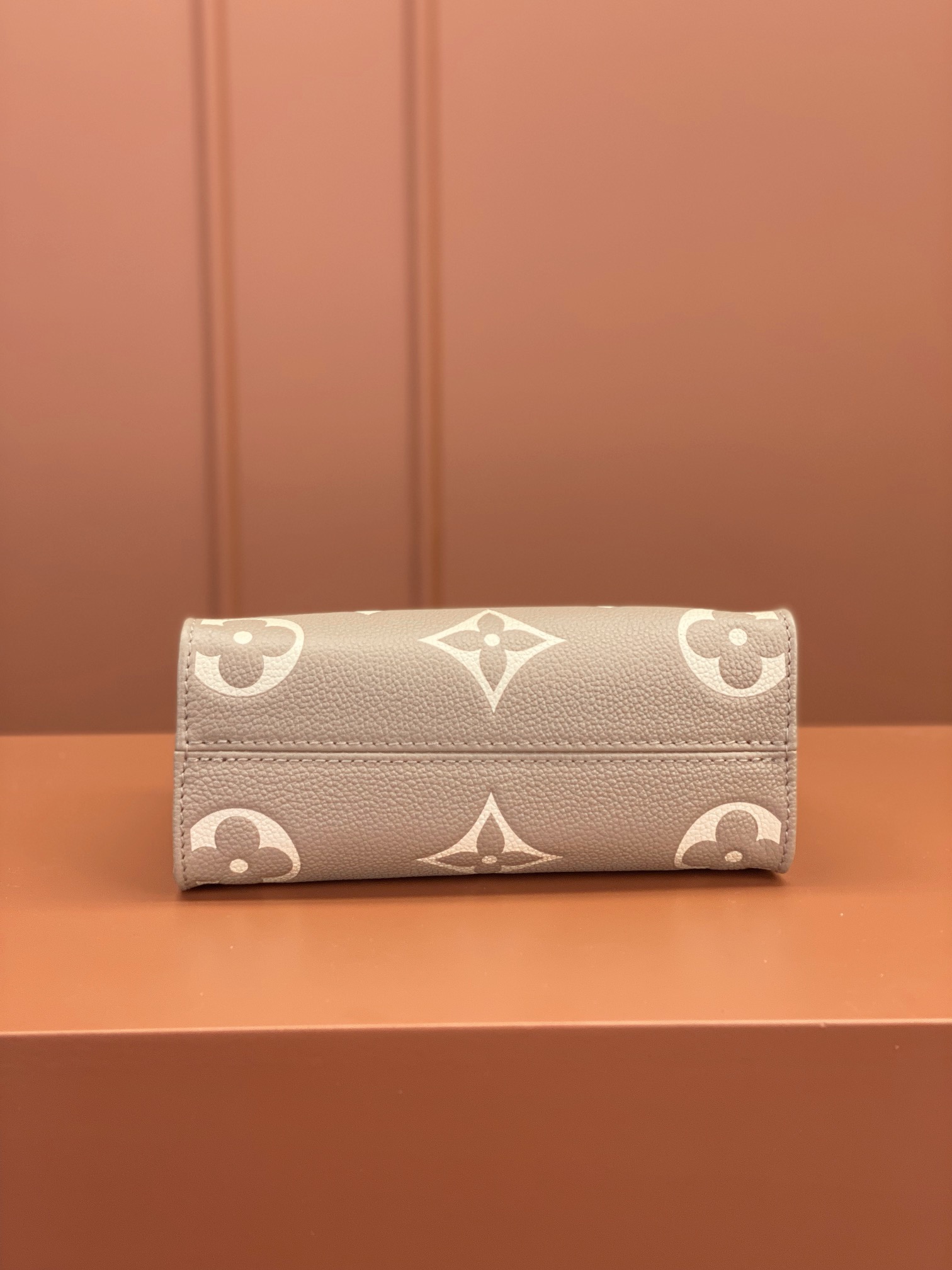 Louis Vuitton ONTHEGO BB Handbag M47054
