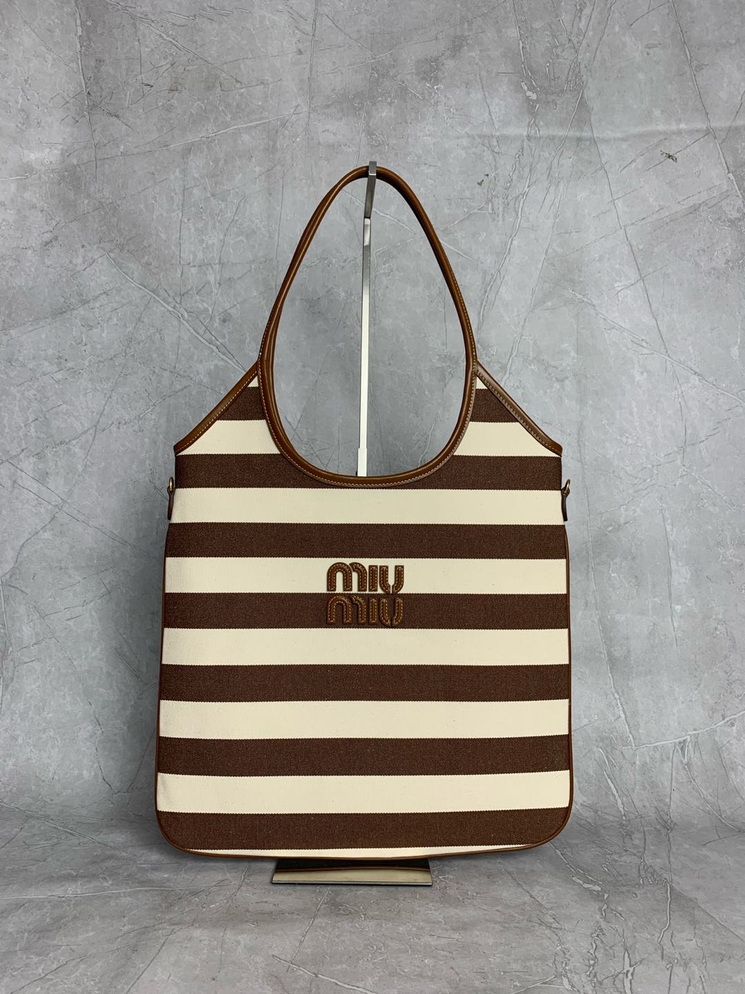 Miu Miu Vertical Tote Bag 5BG231