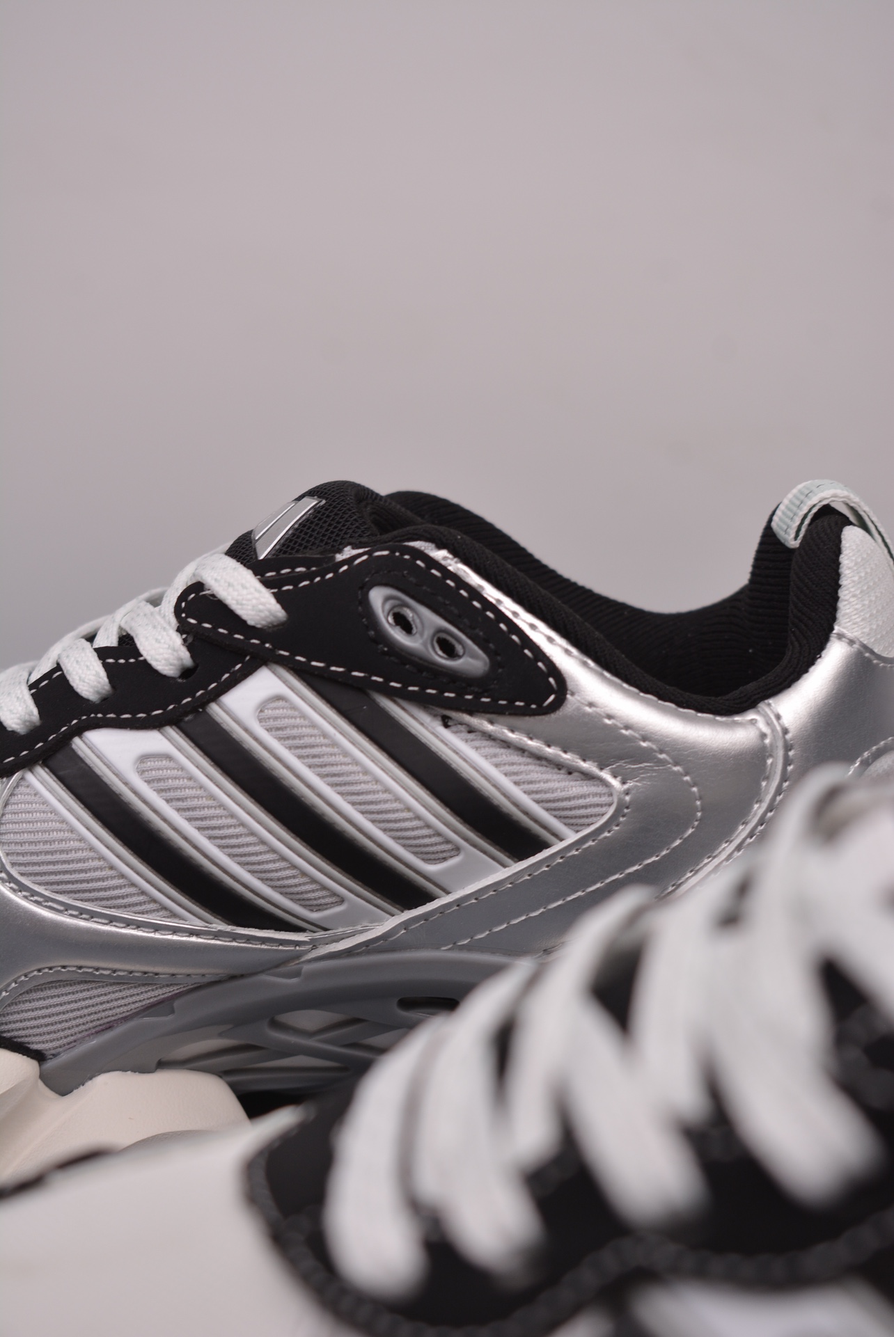 Adidas XLG Runner Deluxe Black White Metallic Silver IH0429
