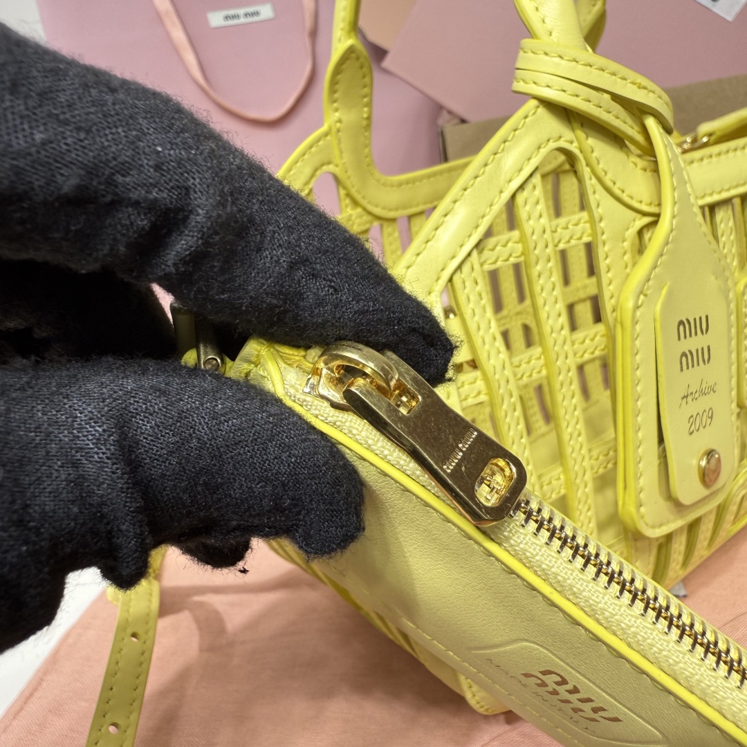 Miu Miu Naa leather bag 5BA294