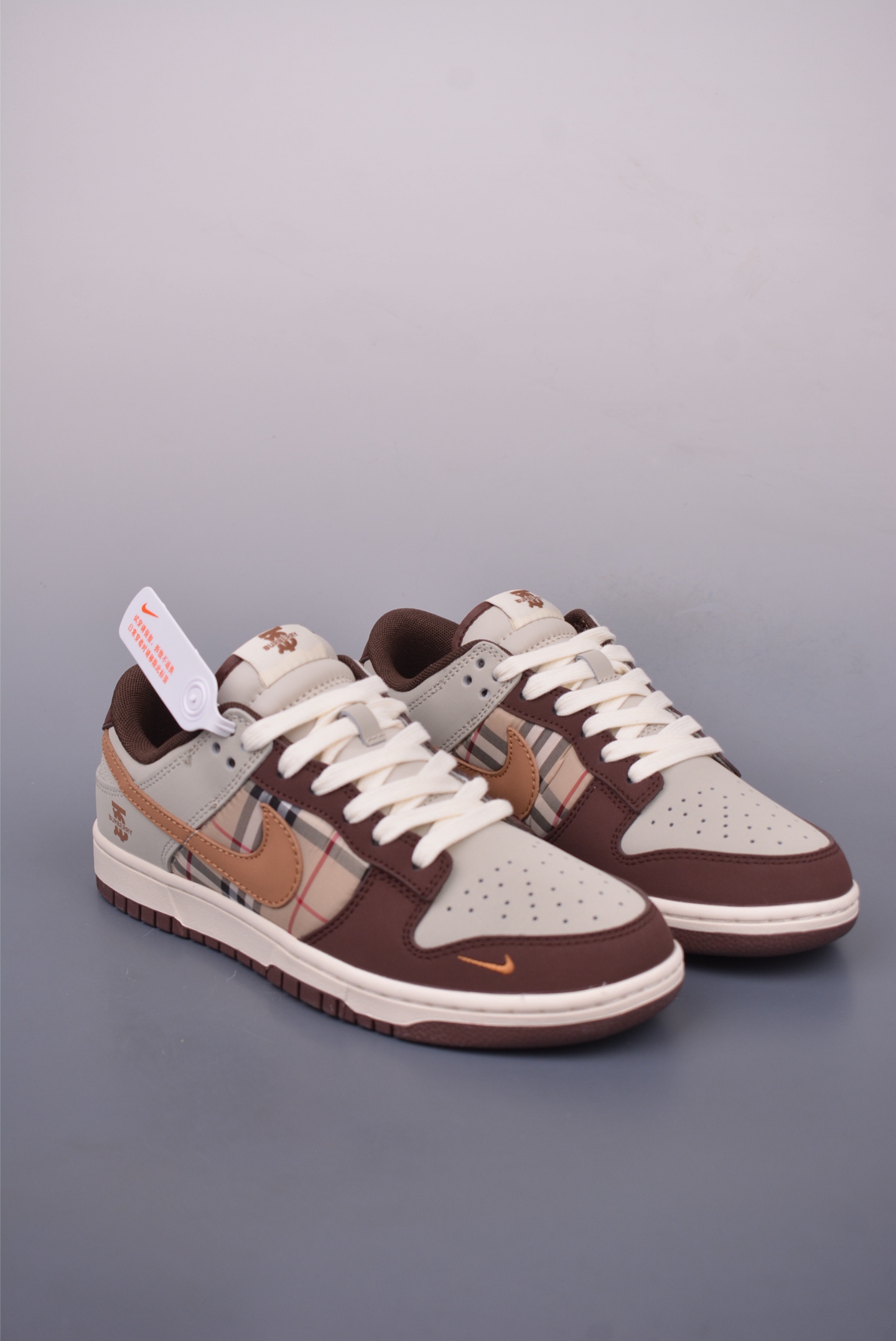 BURBERRY x Nike SB Dunk Low 