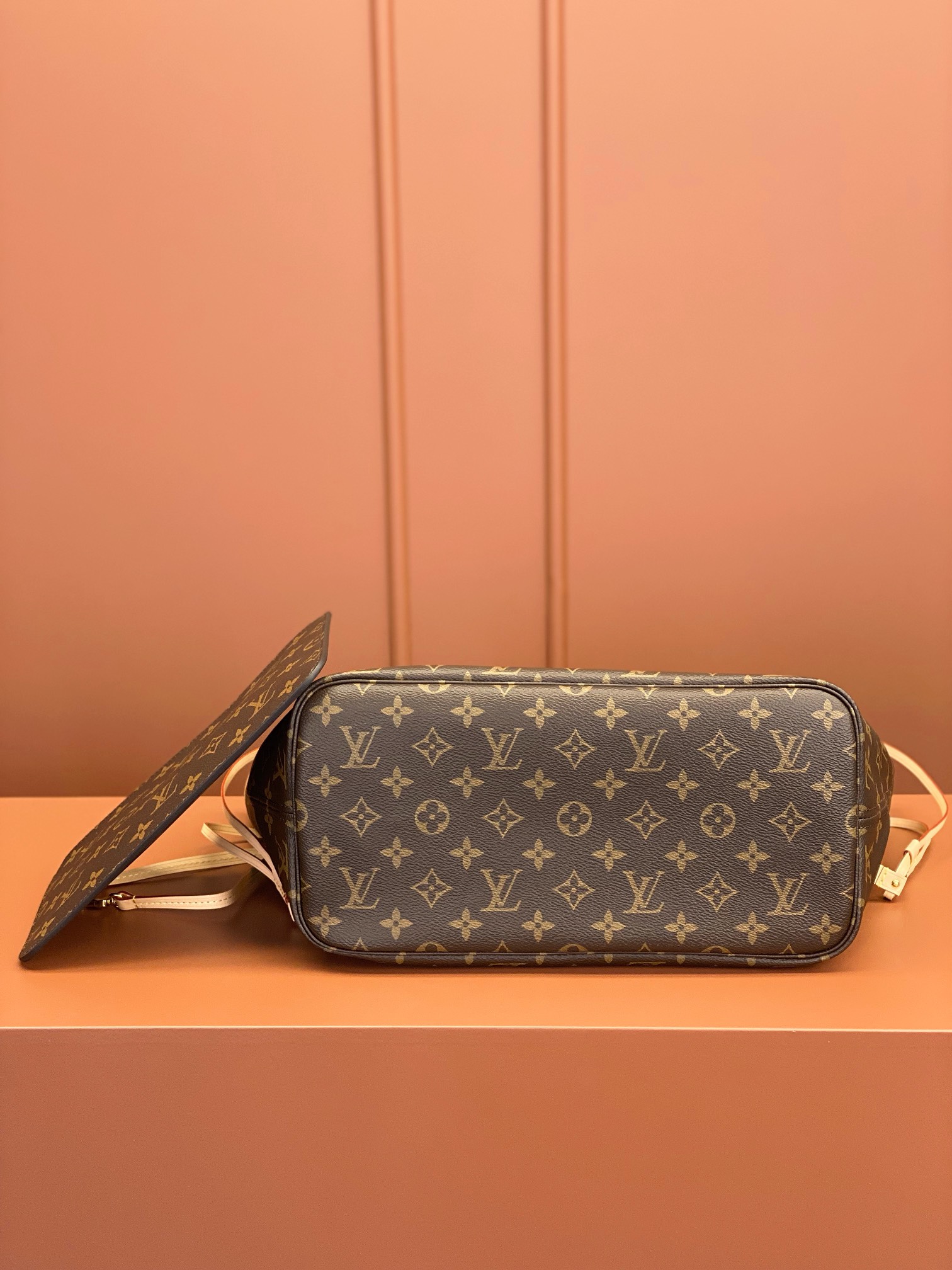 Louis Vuitton NEVERFULL Medium Handbag M40995