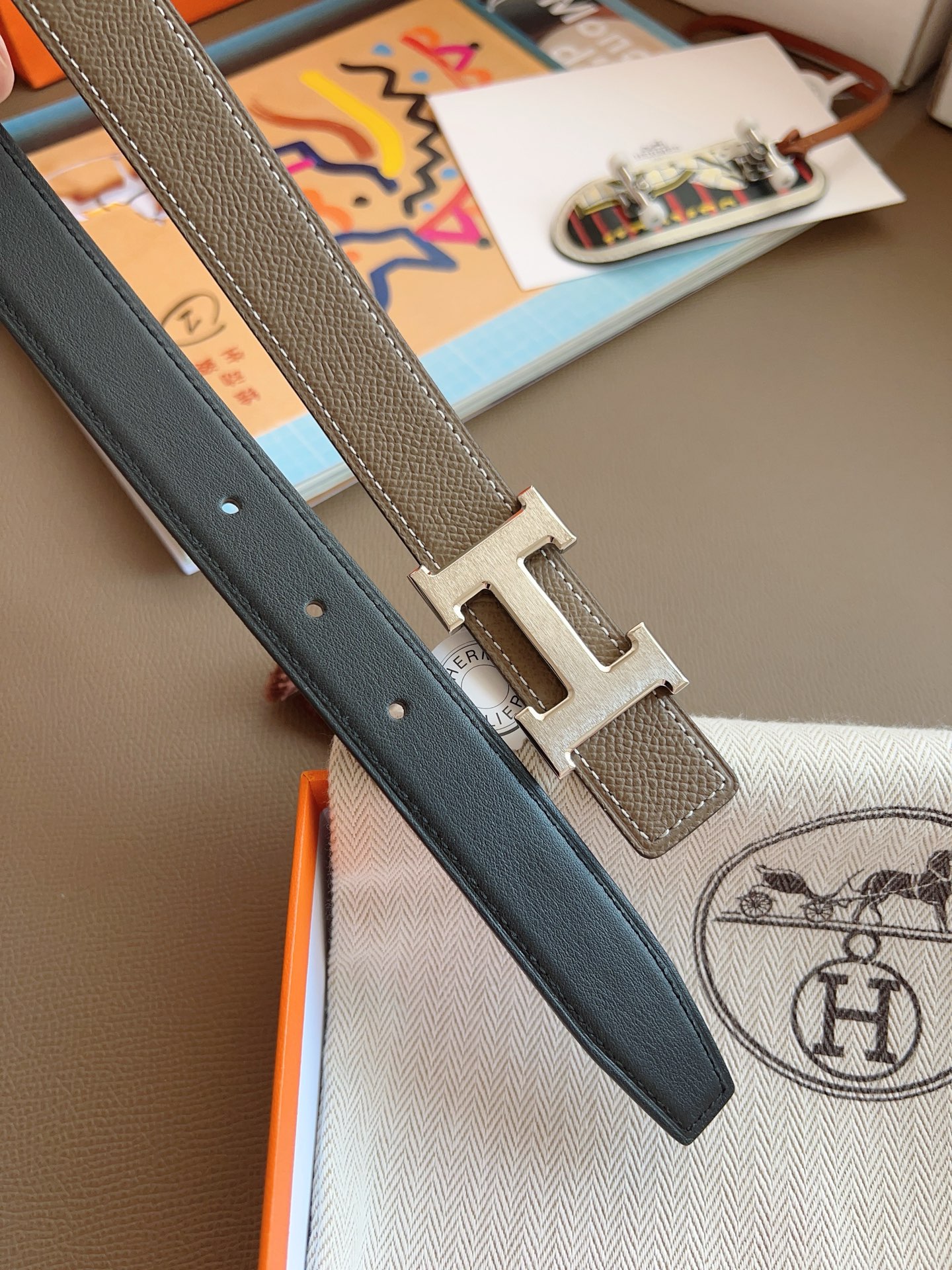 Hermès 2025 New Women's Double-Sided Belt 2.4cm Width