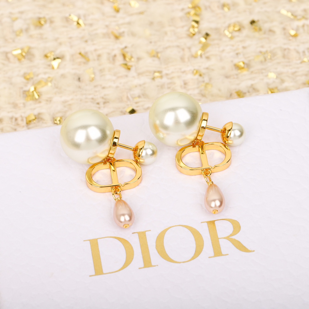 Dior CD letter drop pearl earrings