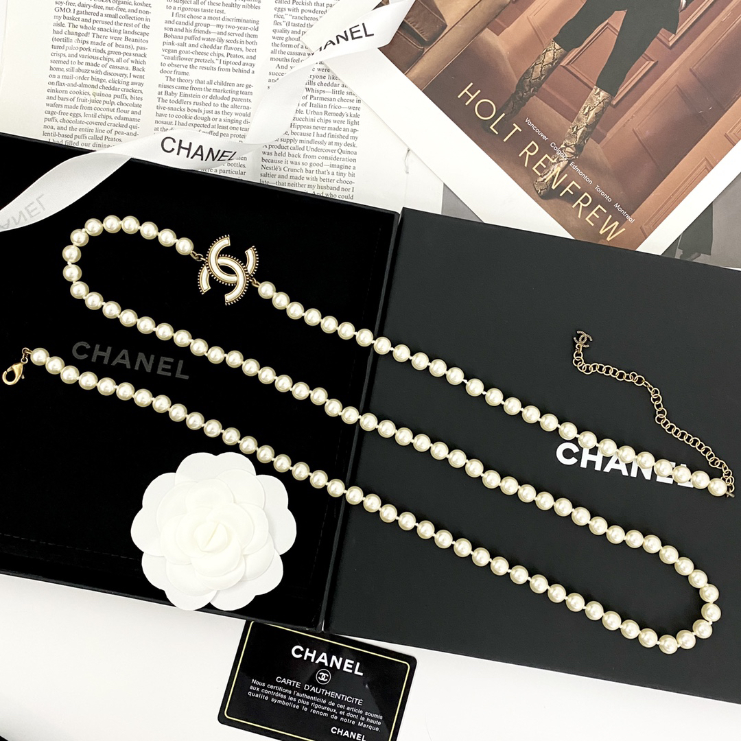 CHAN 24 vintage enamel double c pearl necklace