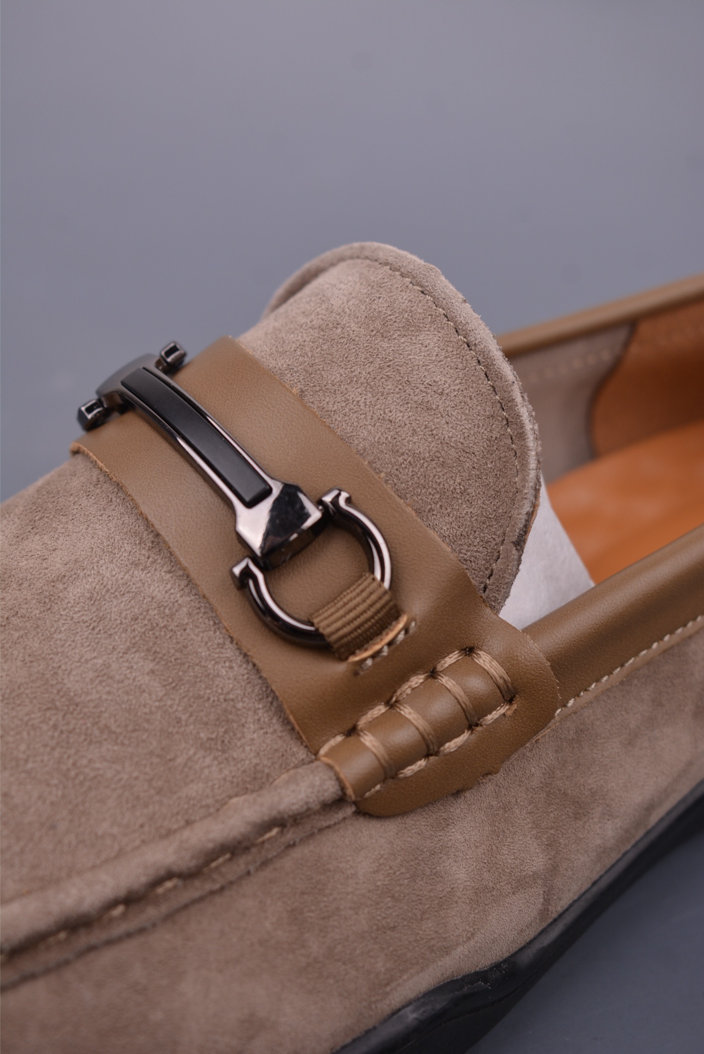 GUCCI new men's shoes business casual loafers Taupe