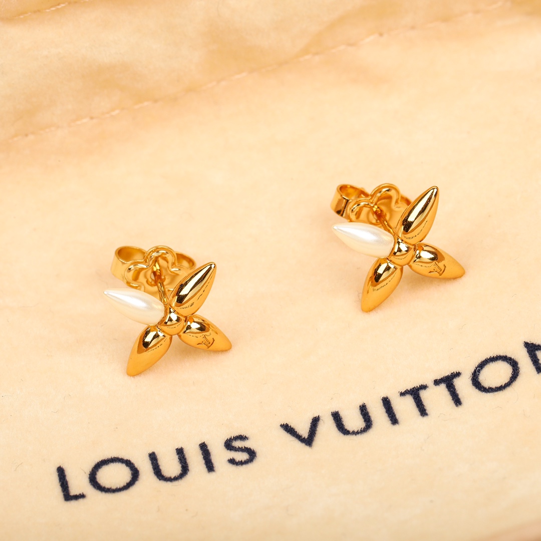 Louis Vuitton Floral Pearl Stud Earrings