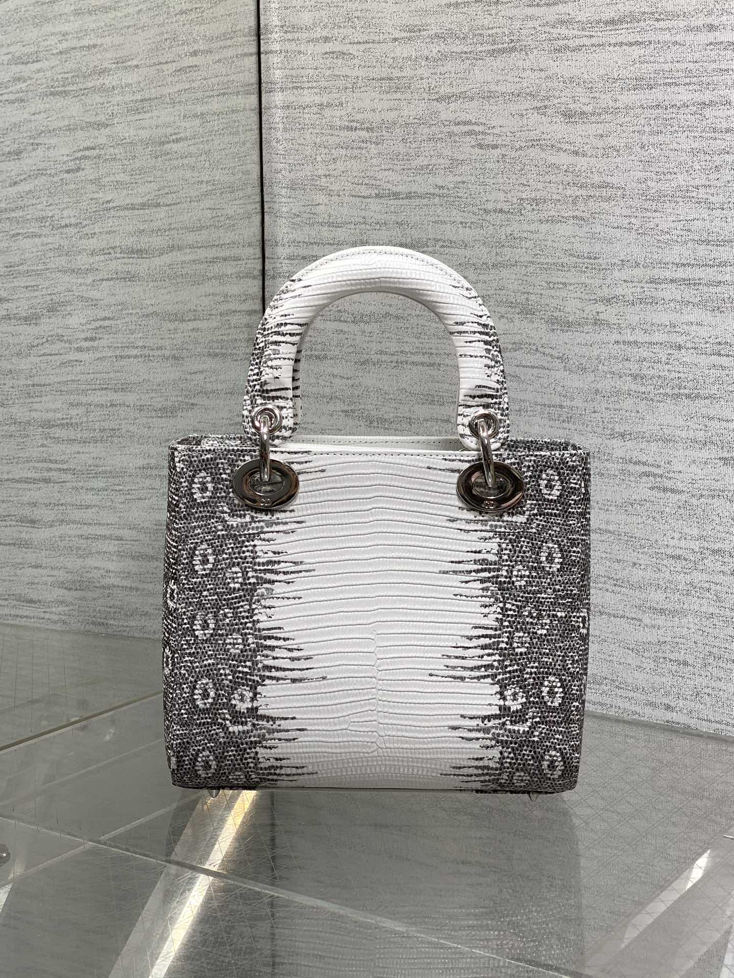 Dior Lady Dior four-grid rare lizard pattern handbag