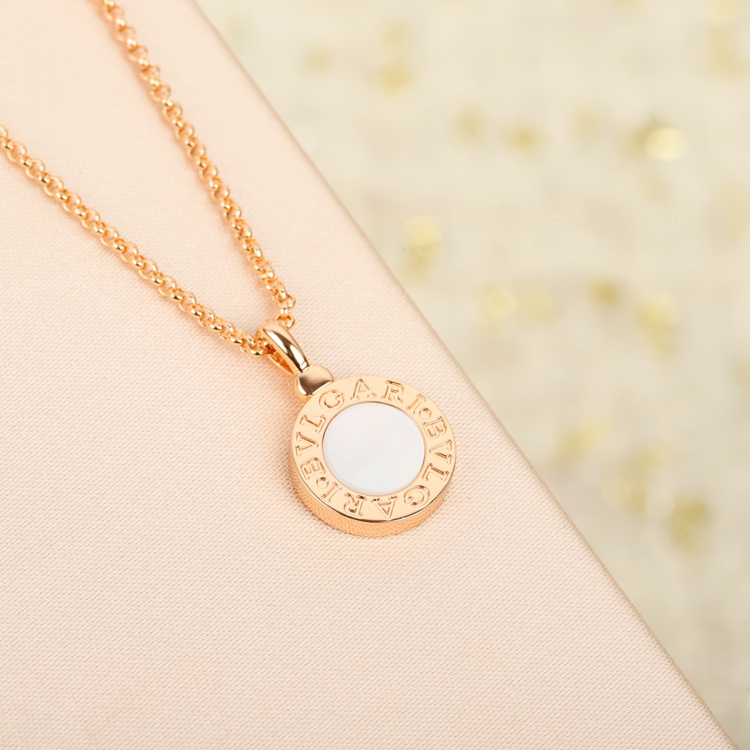 Bulgari round mother-of-pearl necklace
