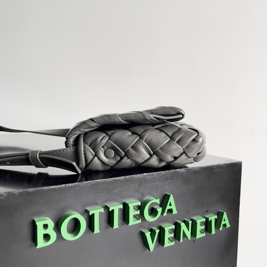 Bottega Veneta RUMPLE MESSENGER handbag 787113