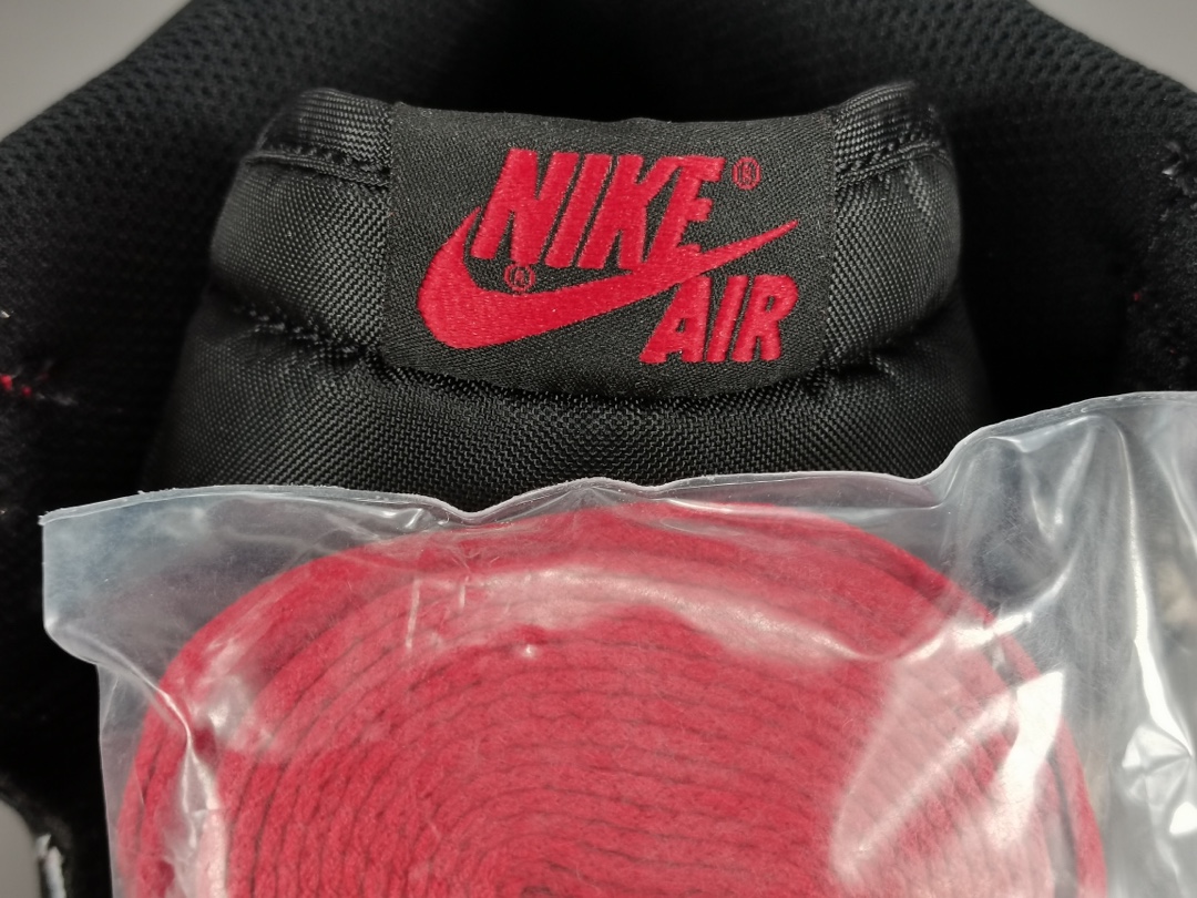 Nike Air Jordan 1 Retro High OG Broad Toe 555088-610