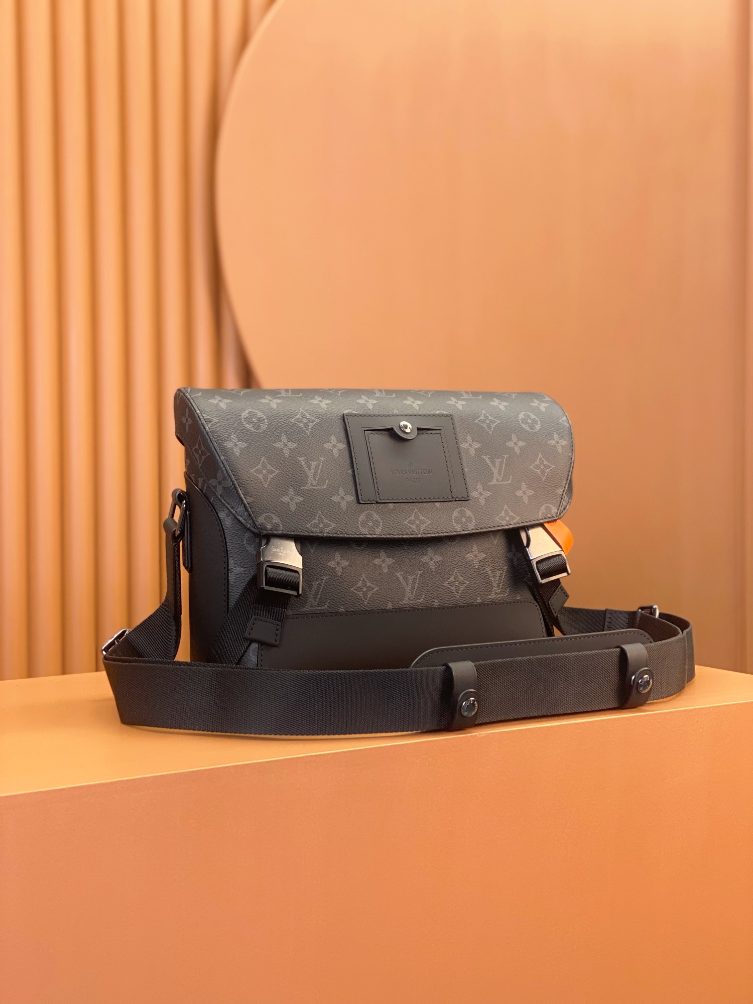 Louis Vuitton VOYAGER Small Messenger Bag M40511
