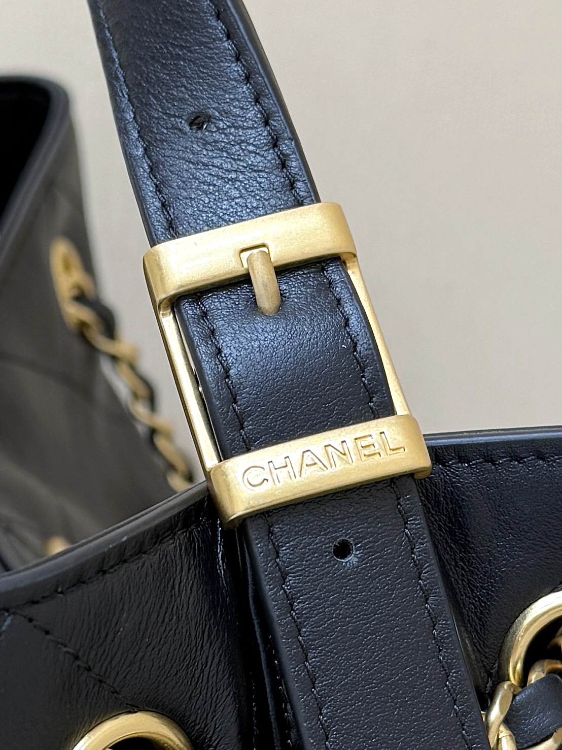 Chanel 25A High-end Handicraft Workshop Suede Colorblock Hobo AS5634 00158