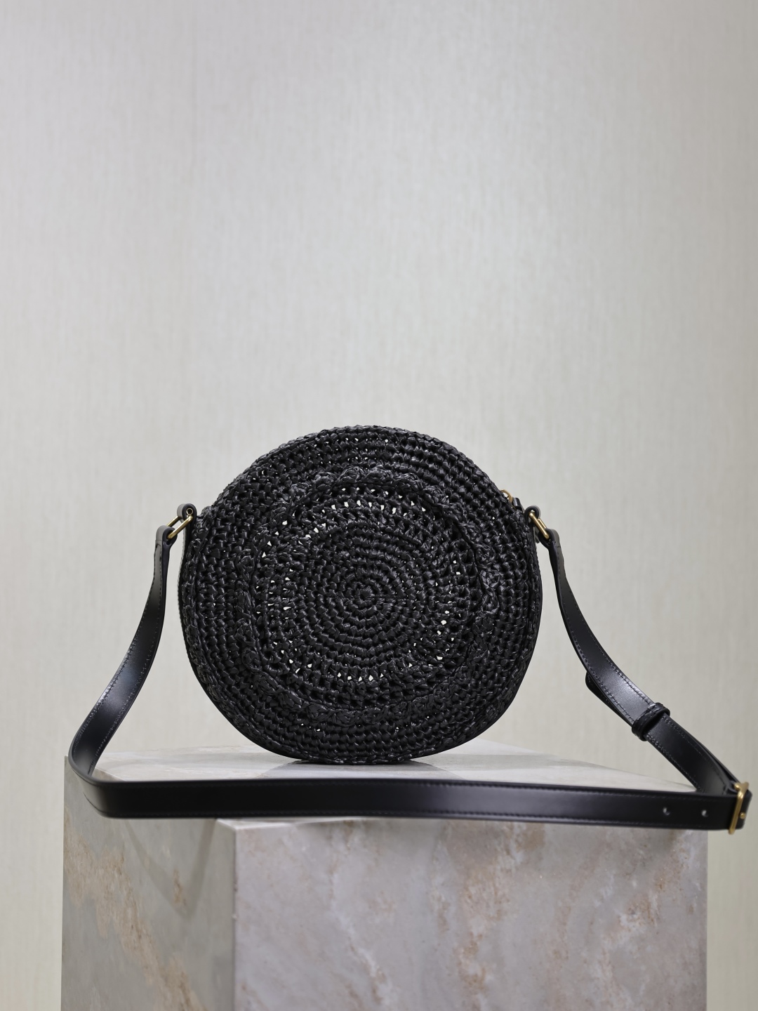 Yves Saint Laurent round woven bag 685601